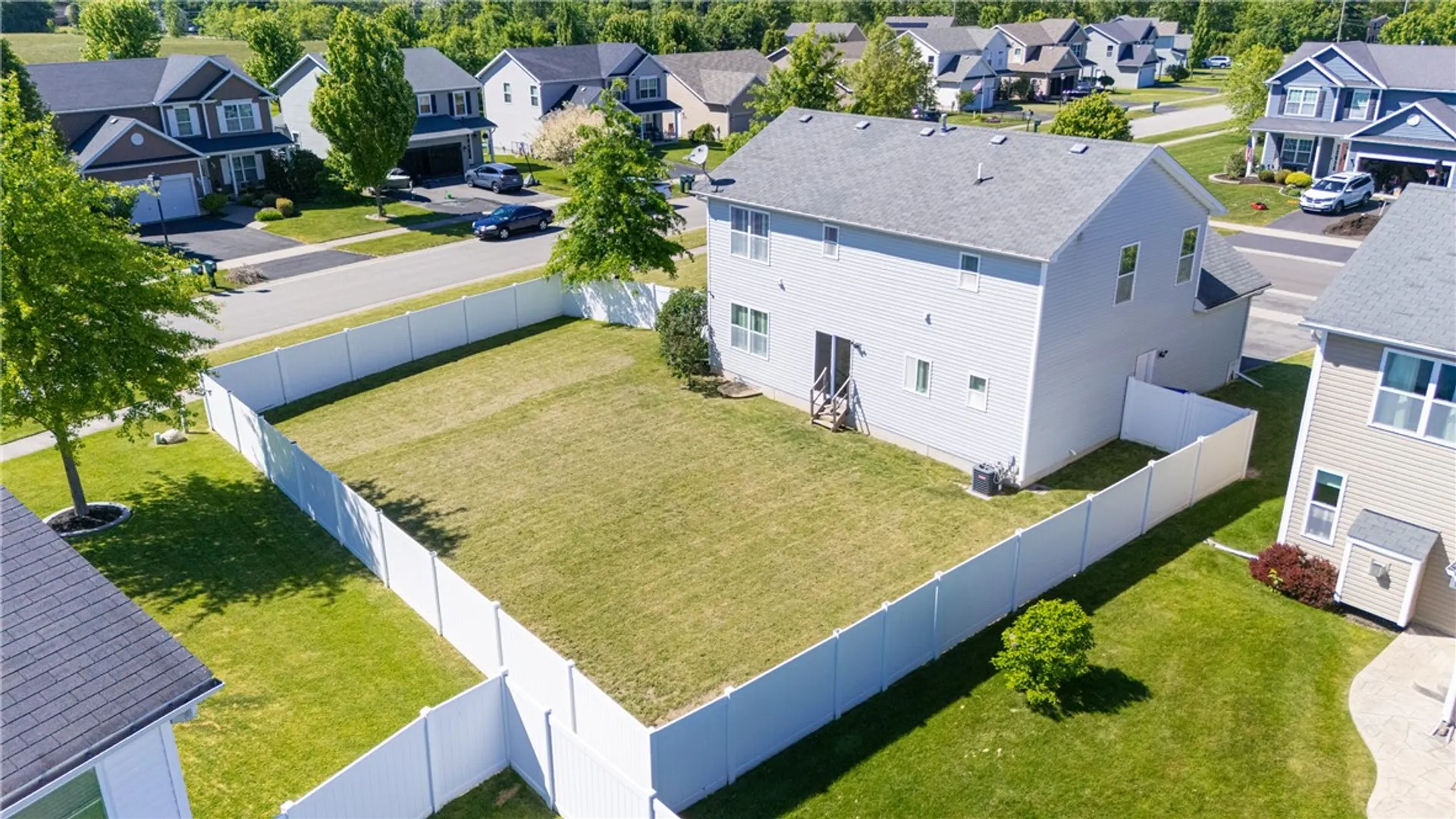 Property at 5 Brentford Lane, Greece, NY 14612 31