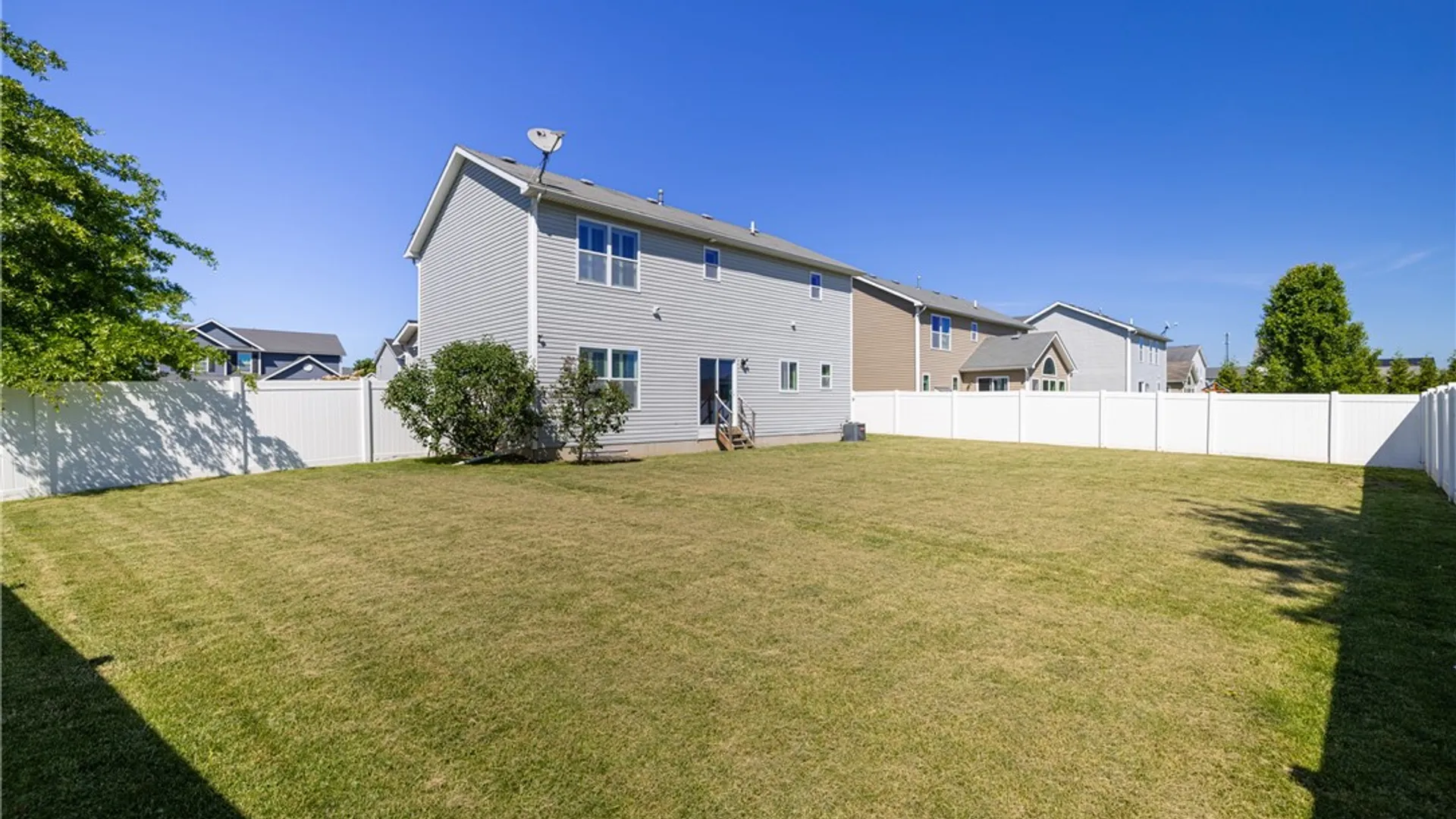 Property at 5 Brentford Lane, Greece, NY 14612 34