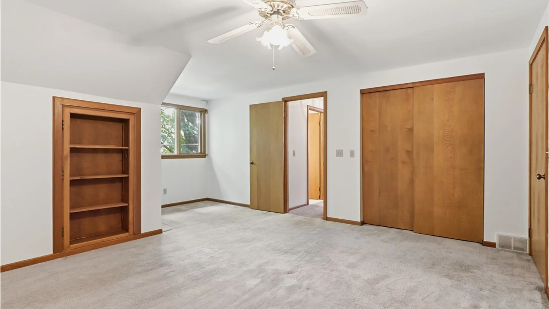Property at 33 Scotch Lane, Irondequoit, NY 14617 33