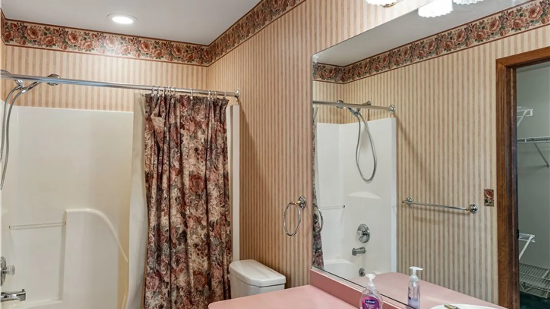Property at 43 Eagle Terrace, Lancaster, NY 14043 22