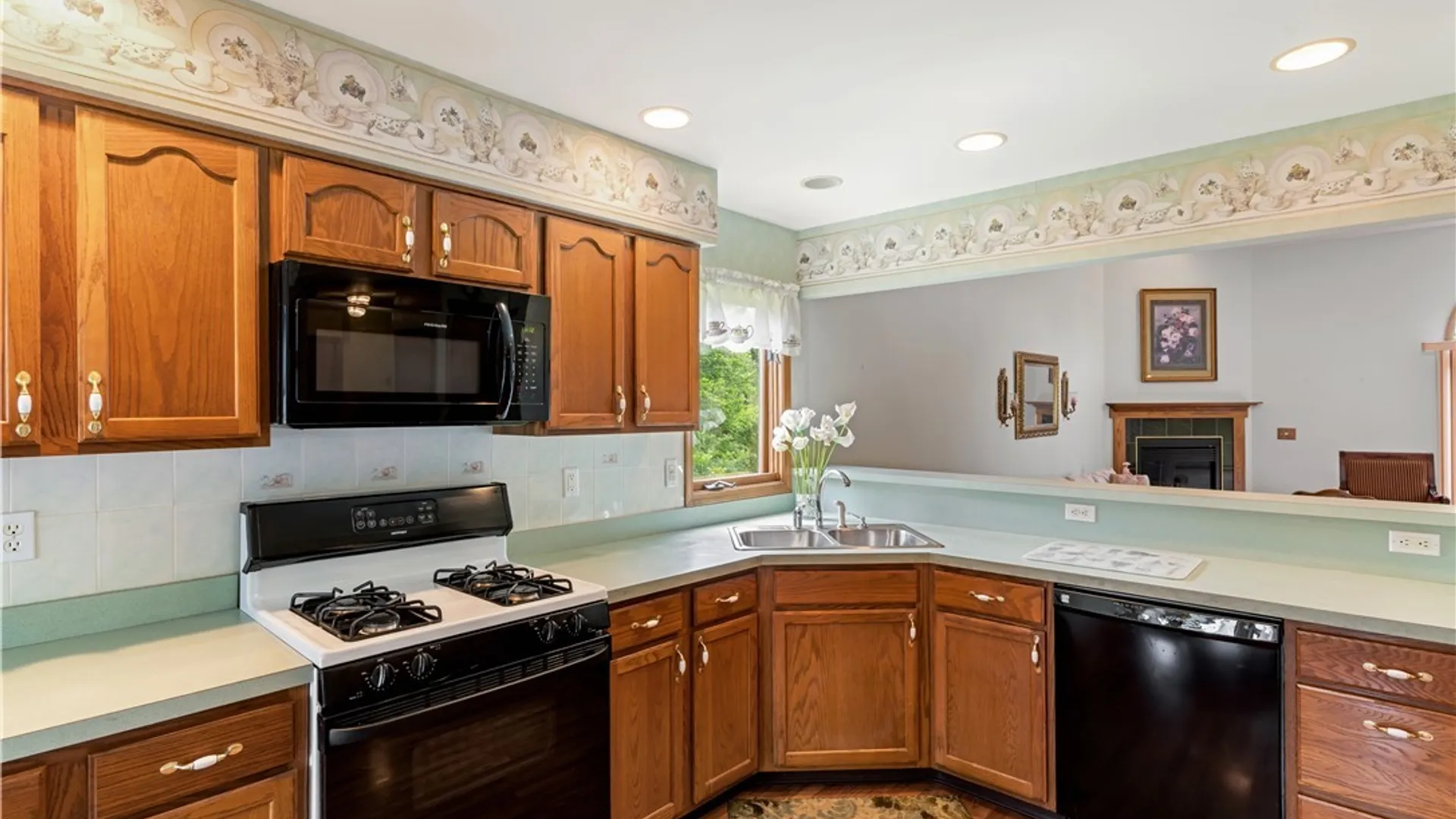 Property at 43 Eagle Terrace, Lancaster, NY 14043 3