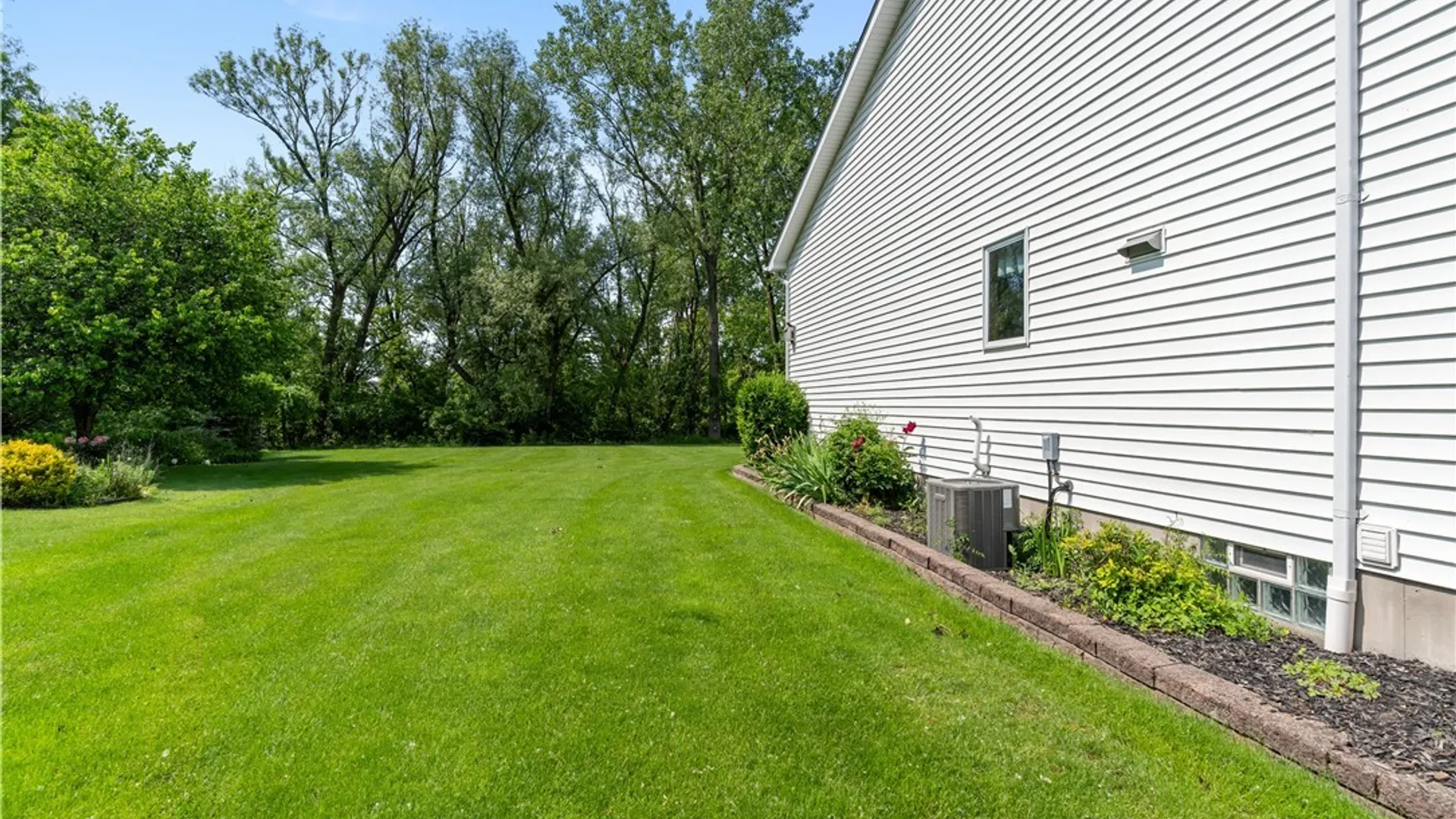 Property at 43 Eagle Terrace, Lancaster, NY 14043 34