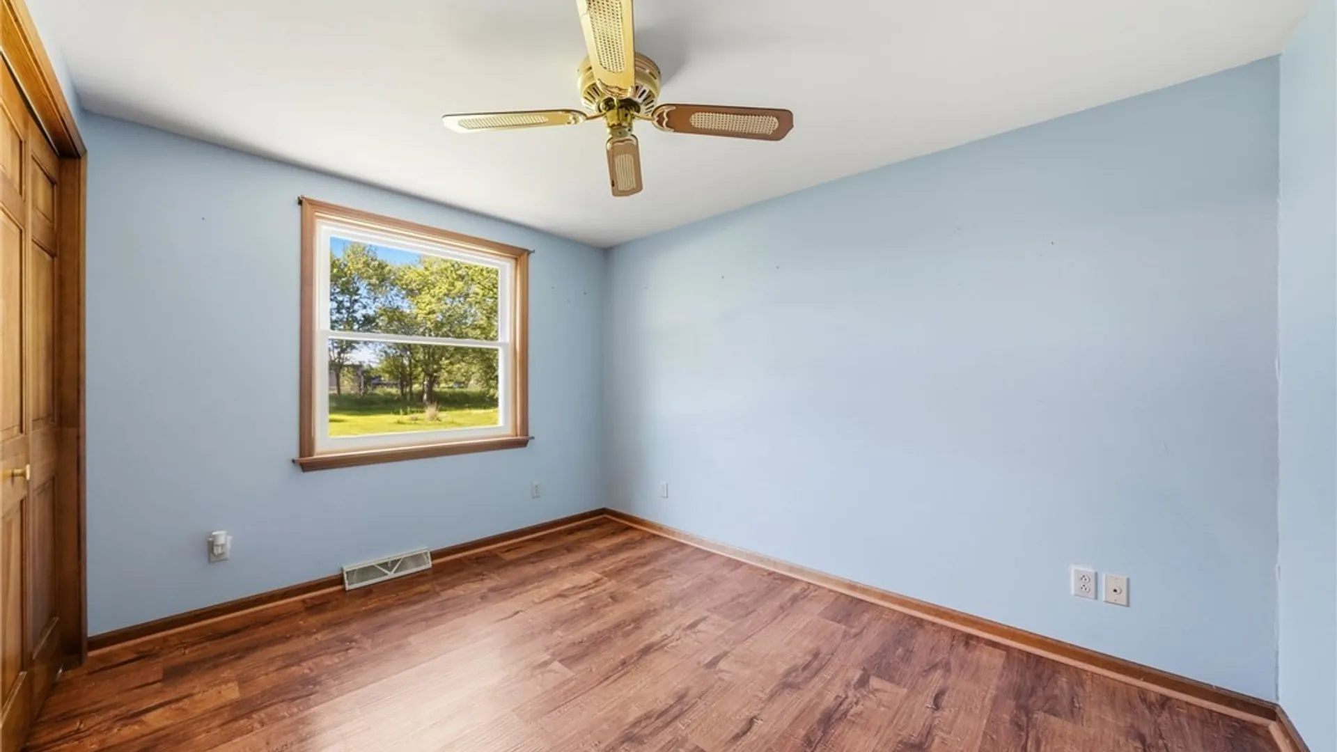 Property at 535 Seneca Creek Road, West Seneca, NY 14224 11