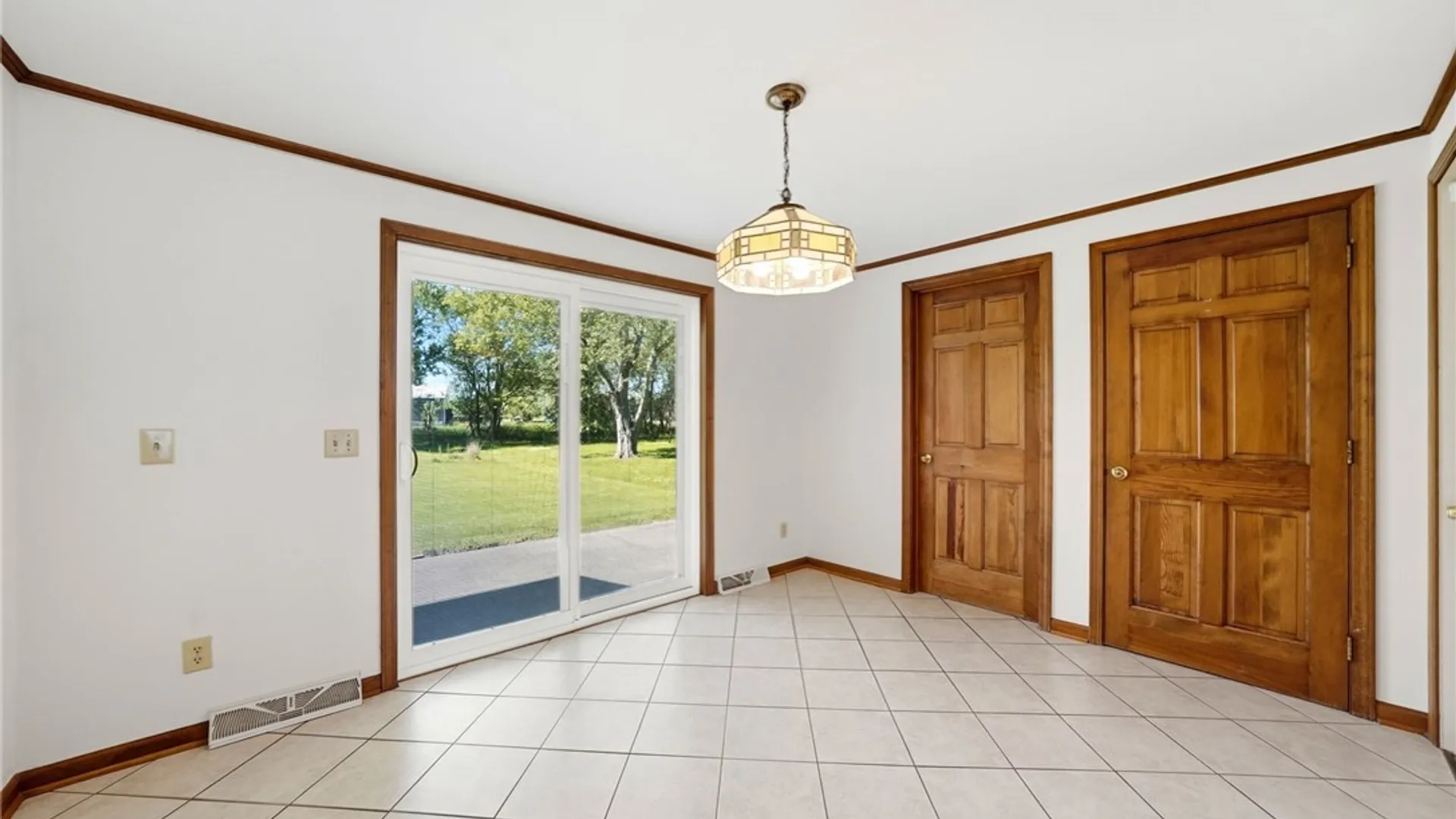Property at 535 Seneca Creek Road, West Seneca, NY 14224 13