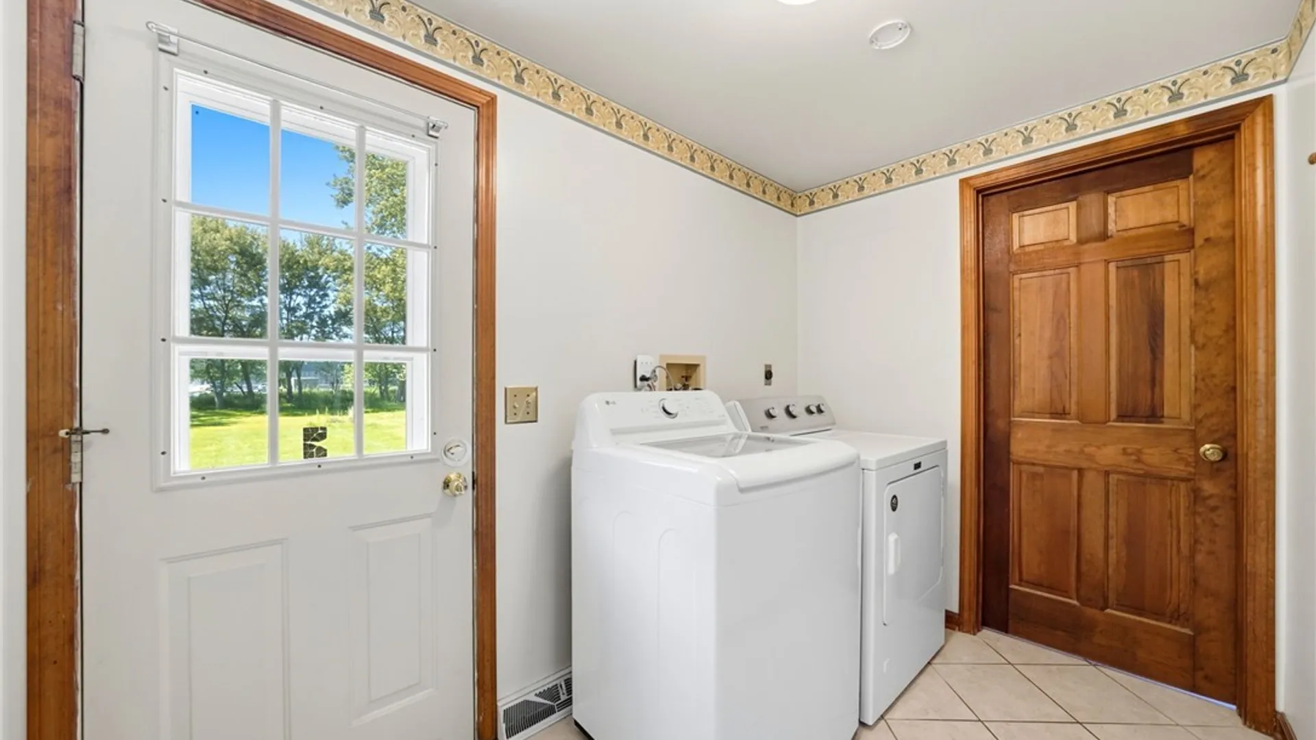 Property at 535 Seneca Creek Road, West Seneca, NY 14224 28