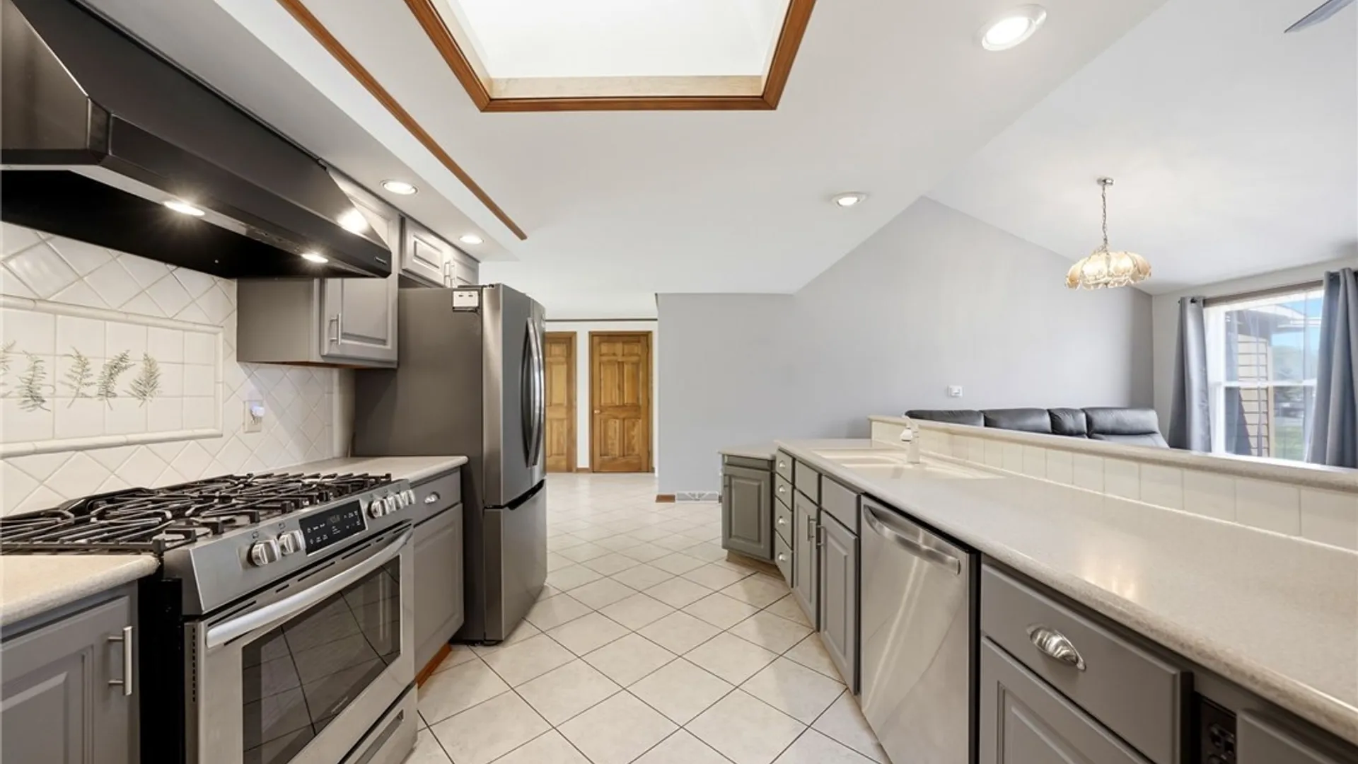 Property at 535 Seneca Creek Road, West Seneca, NY 14224 3