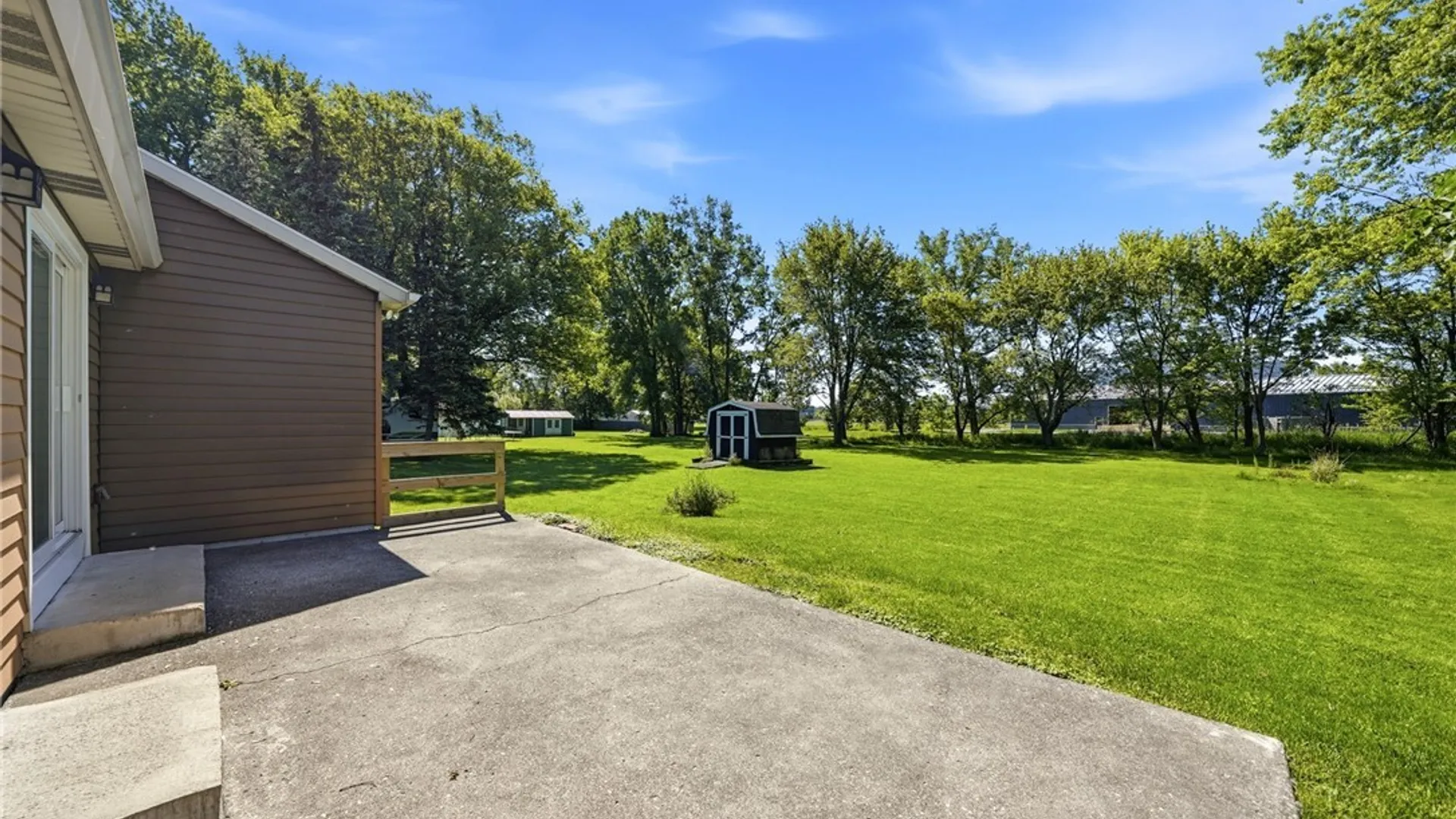 Property at 535 Seneca Creek Road, West Seneca, NY 14224 42