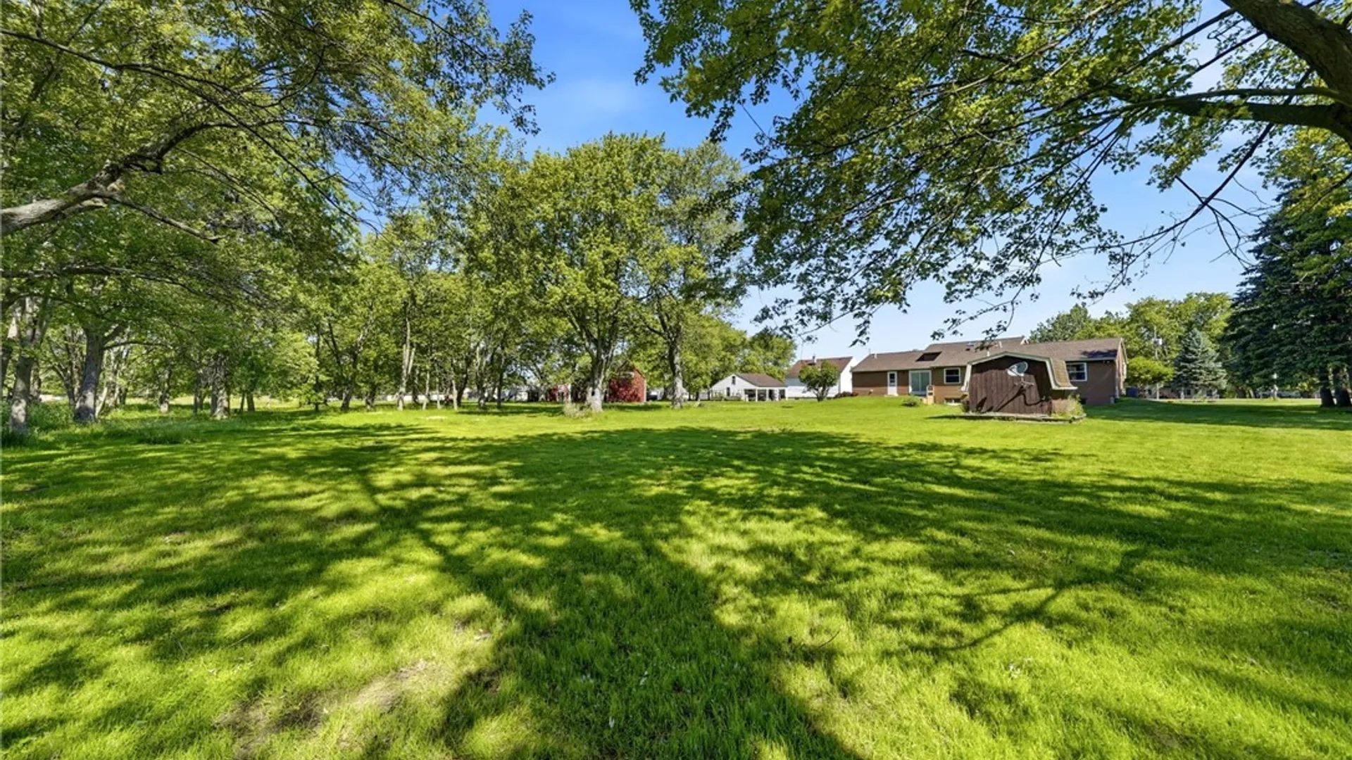 Property at 535 Seneca Creek Road, West Seneca, NY 14224 44