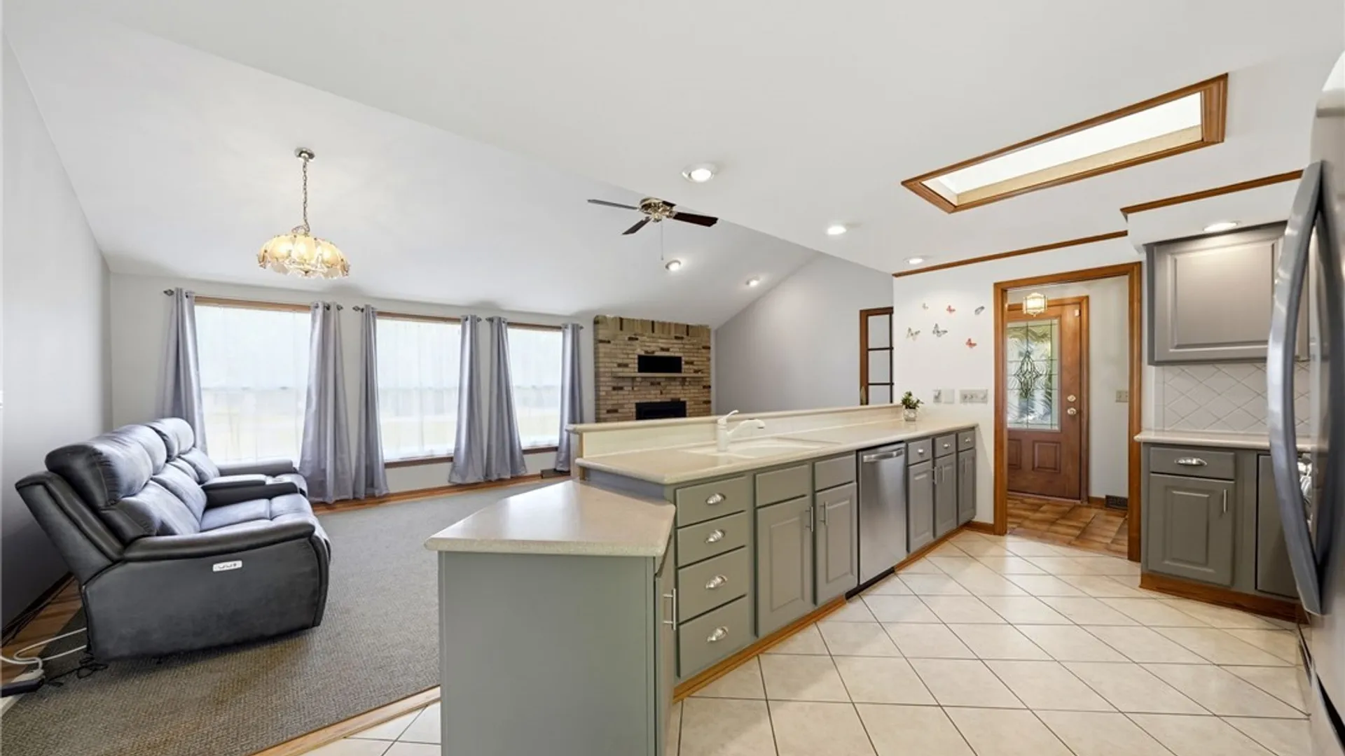 Property at 535 Seneca Creek Road, West Seneca, NY 14224 9