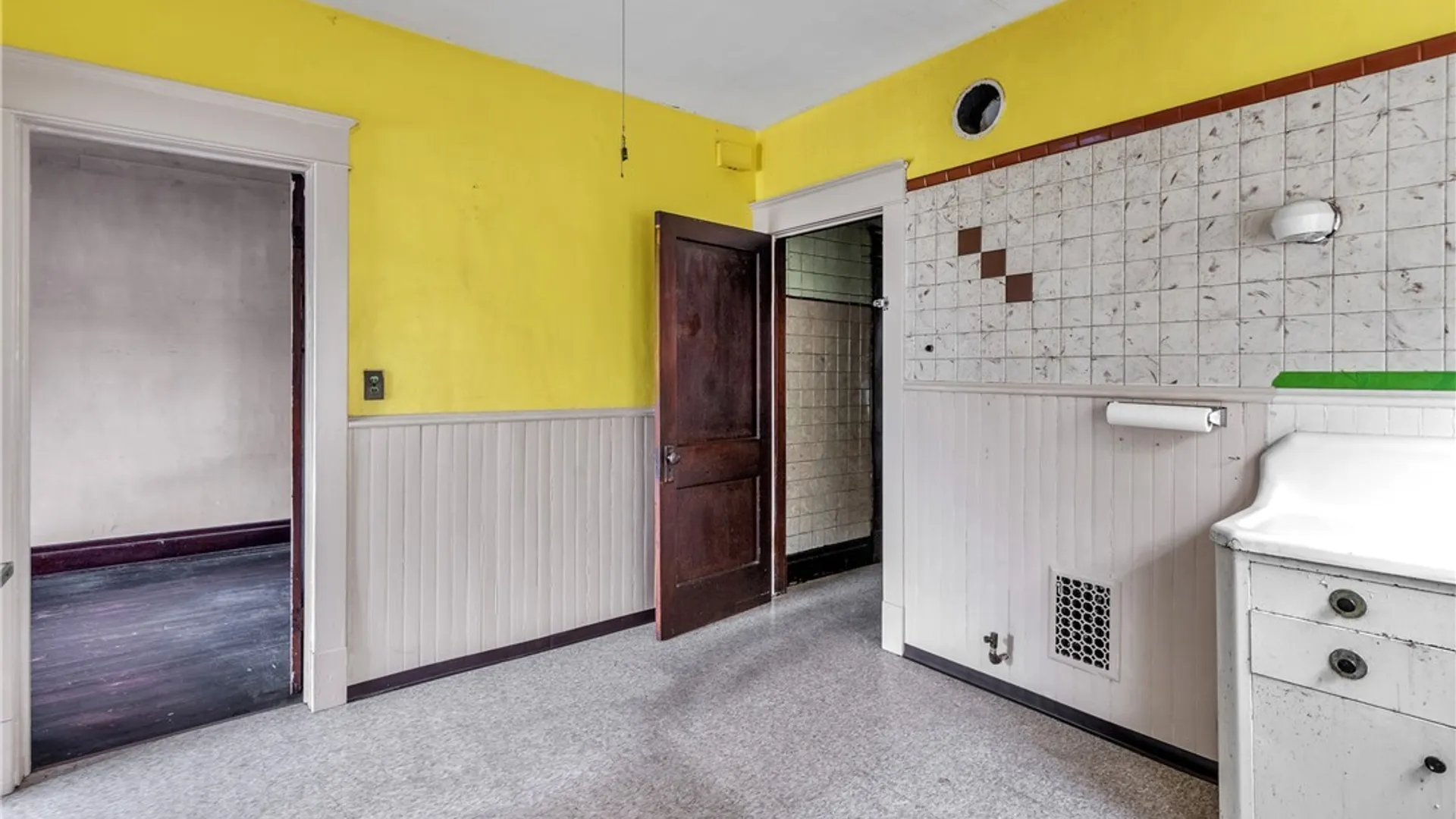 Property at 153 Good Avenue, Buffalo, NY 14220 7