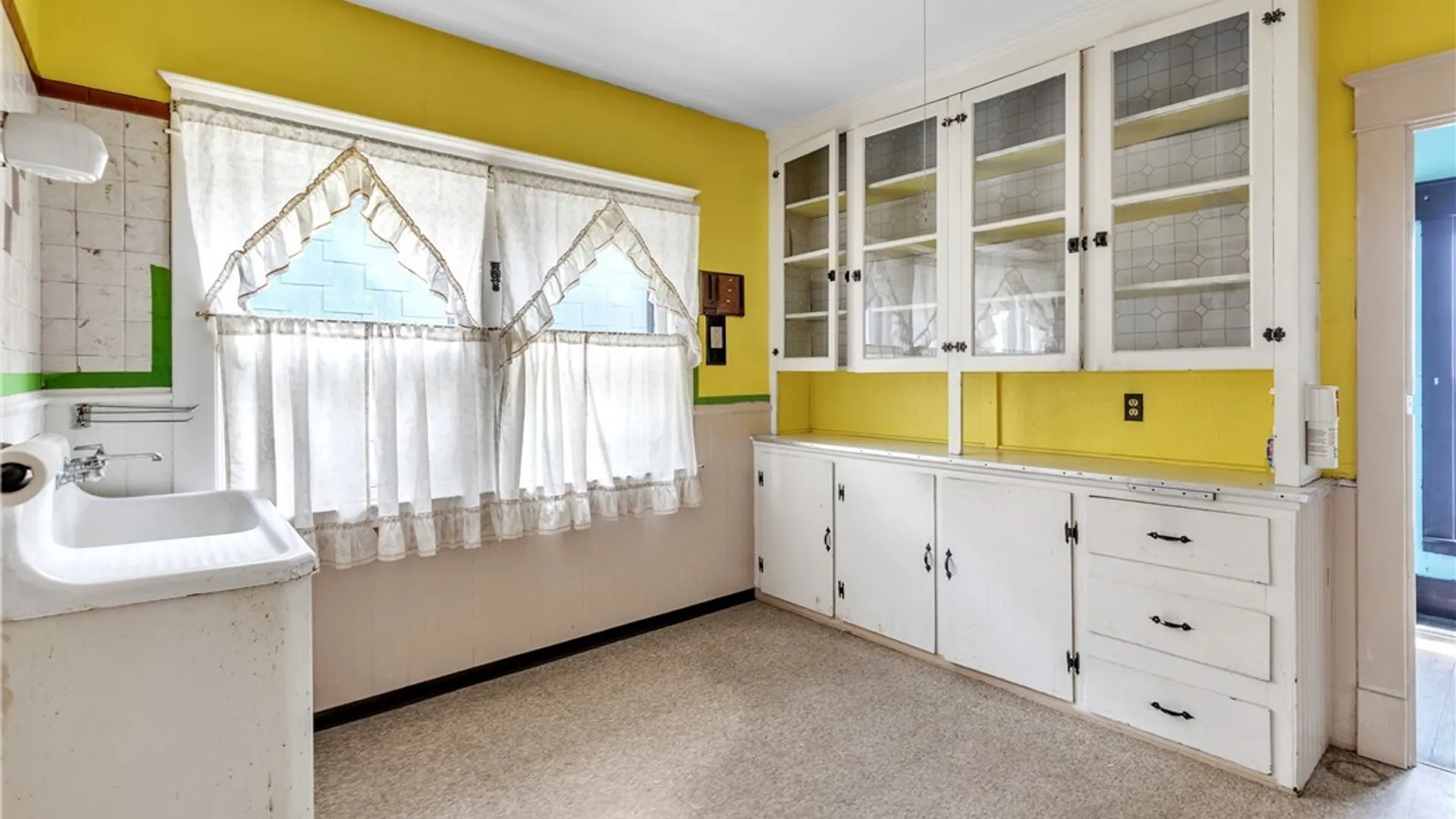 Property at 153 Good Avenue, Buffalo, NY 14220 9