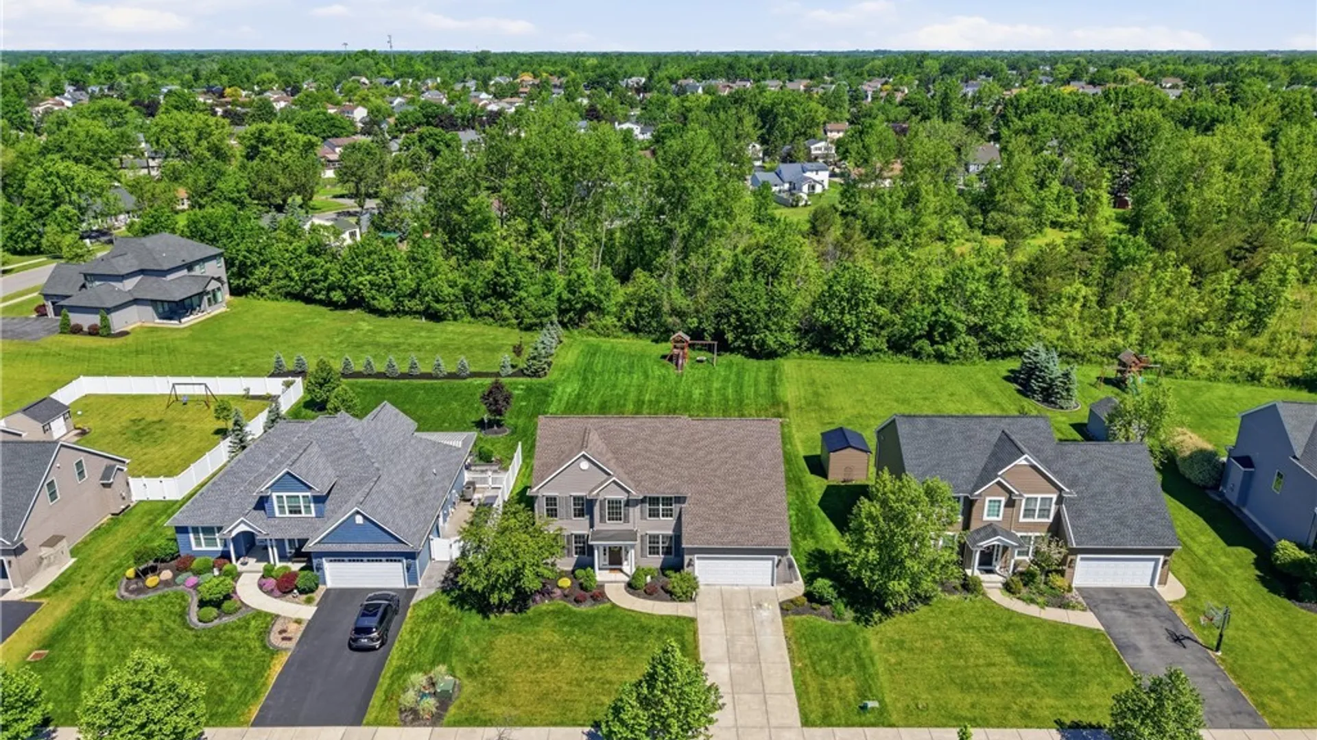 Property at 33 Hidden Meadow Crossing, Lancaster, NY 14086 42
