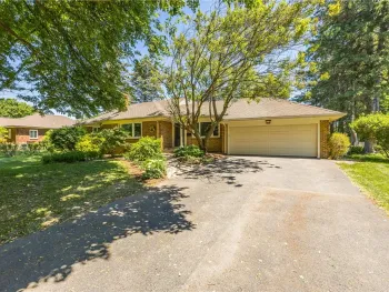 180 Overbrook Road, Pittsford, NY 14618