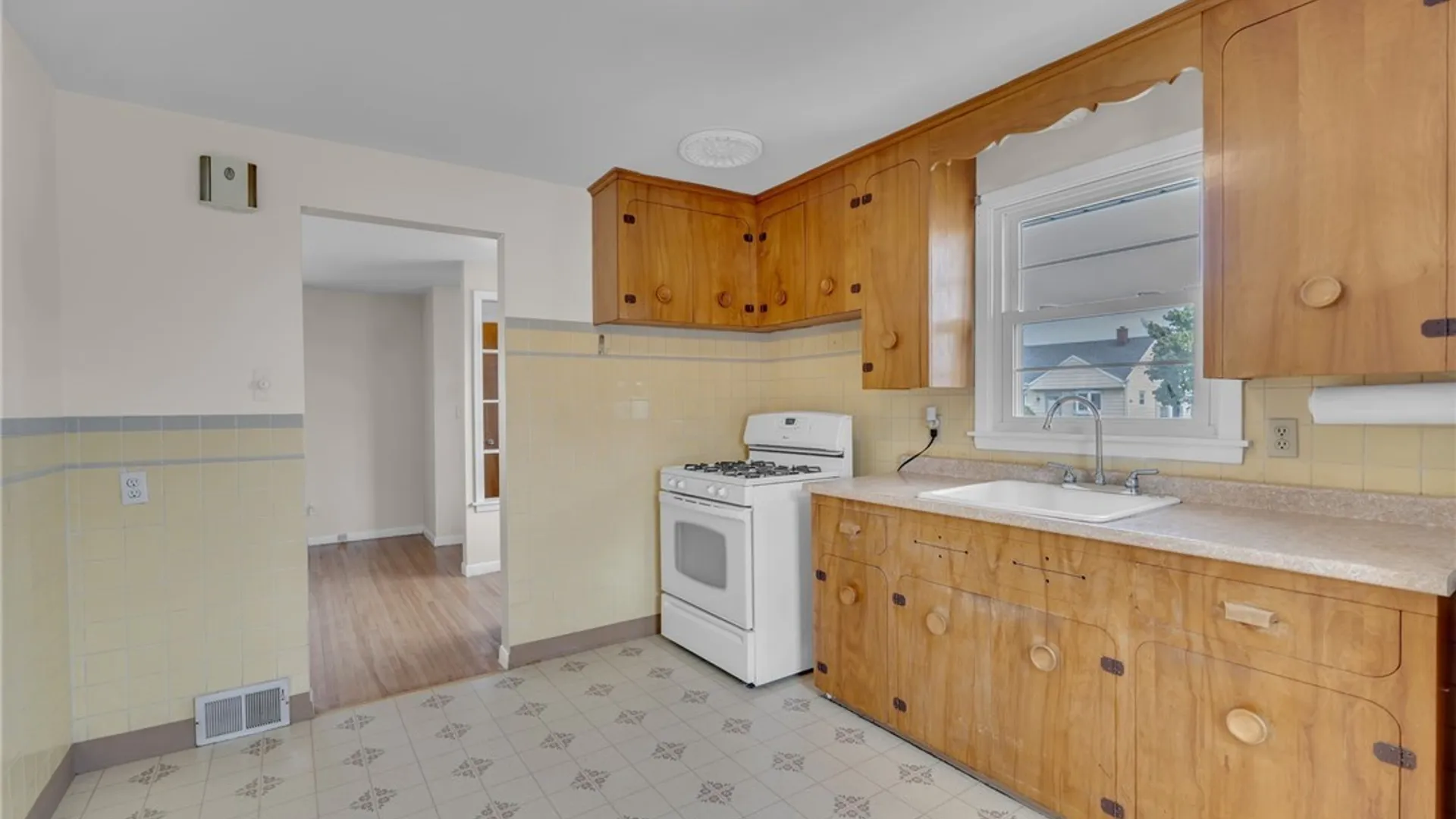 Property at 178 Oakridge Avenue, Tonawanda, NY 14217 15