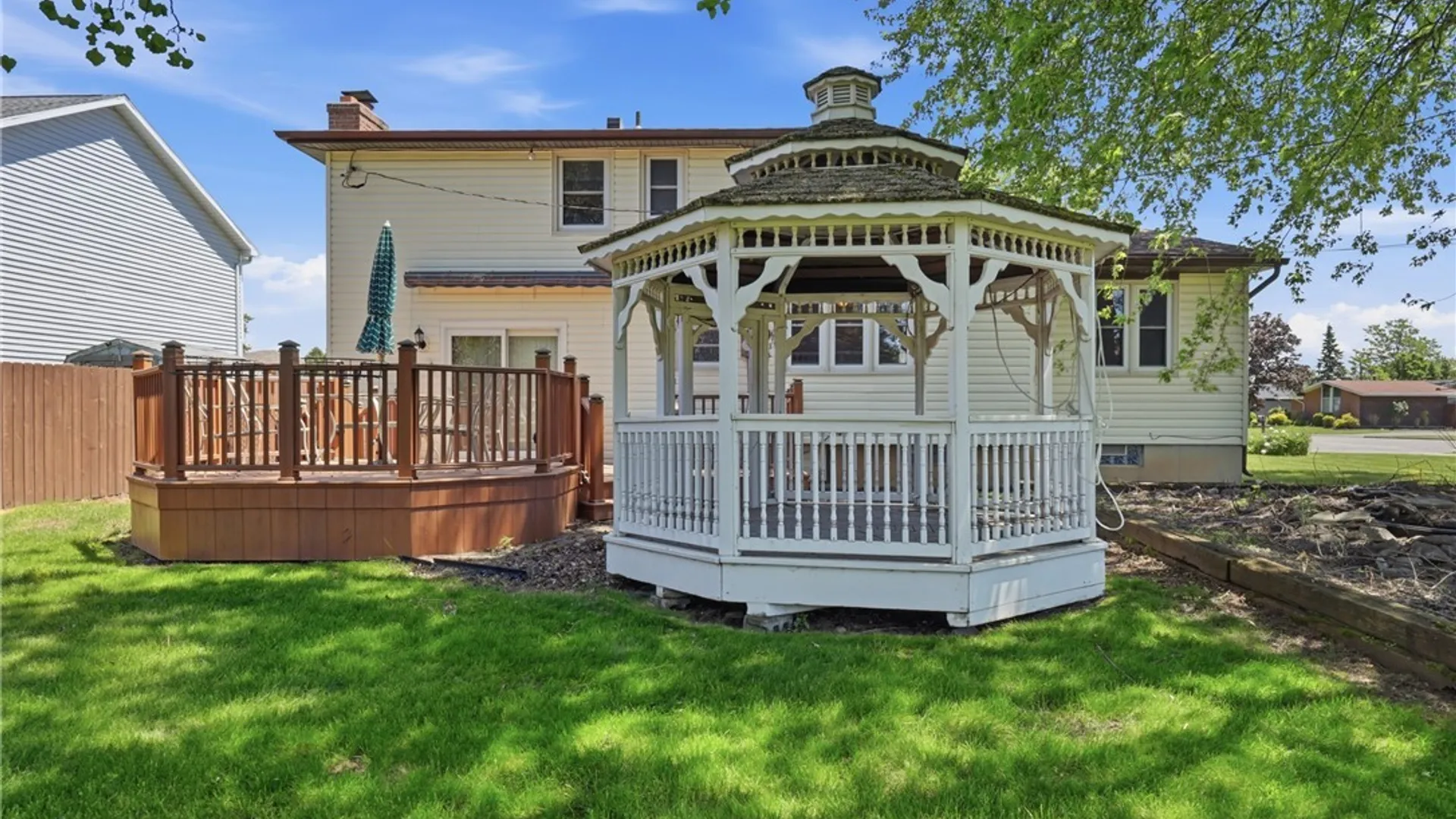 Property at 44 Queens Drive, Grand Island, NY 14072 3