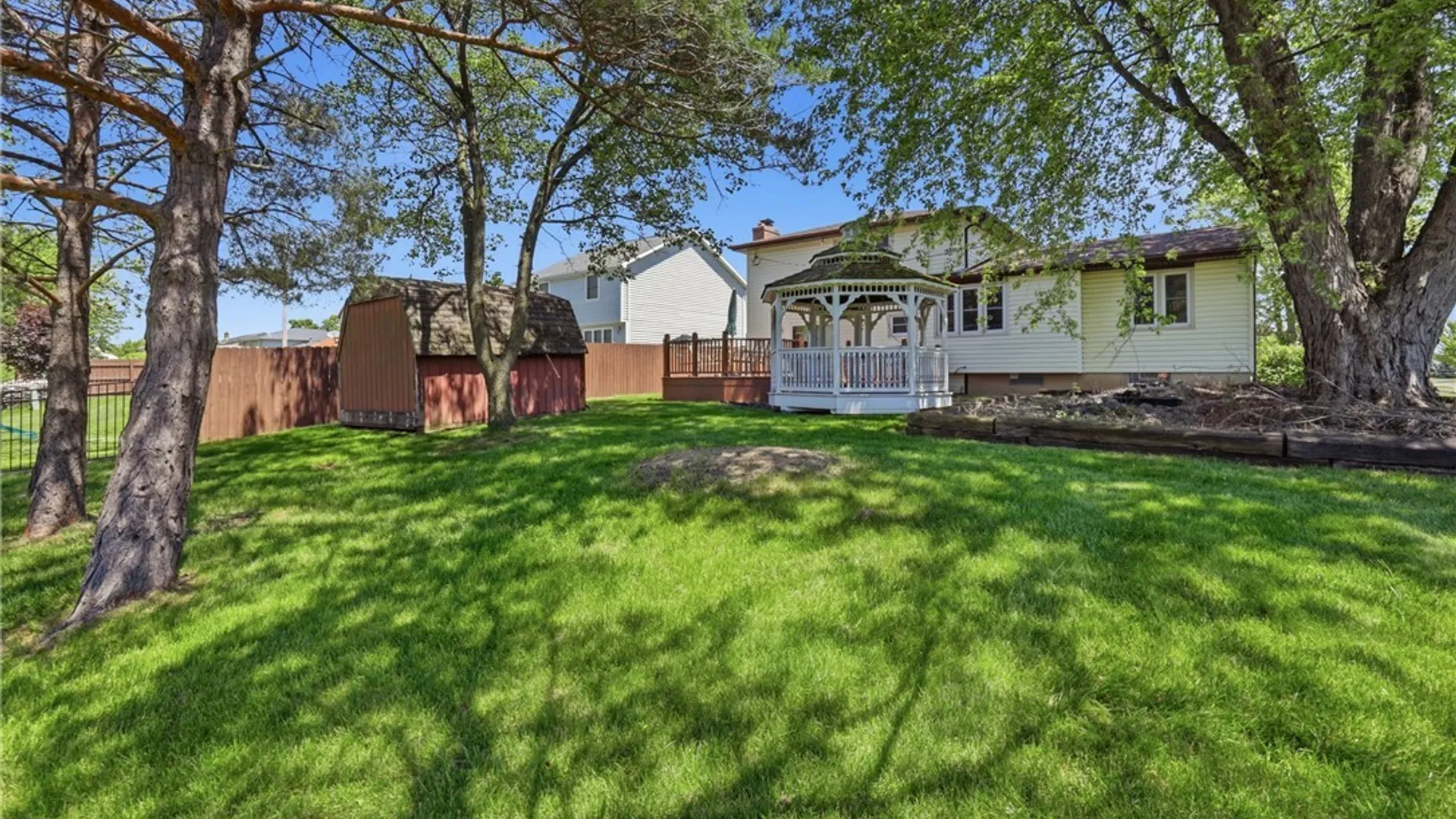 Property at 44 Queens Drive, Grand Island, NY 14072 4
