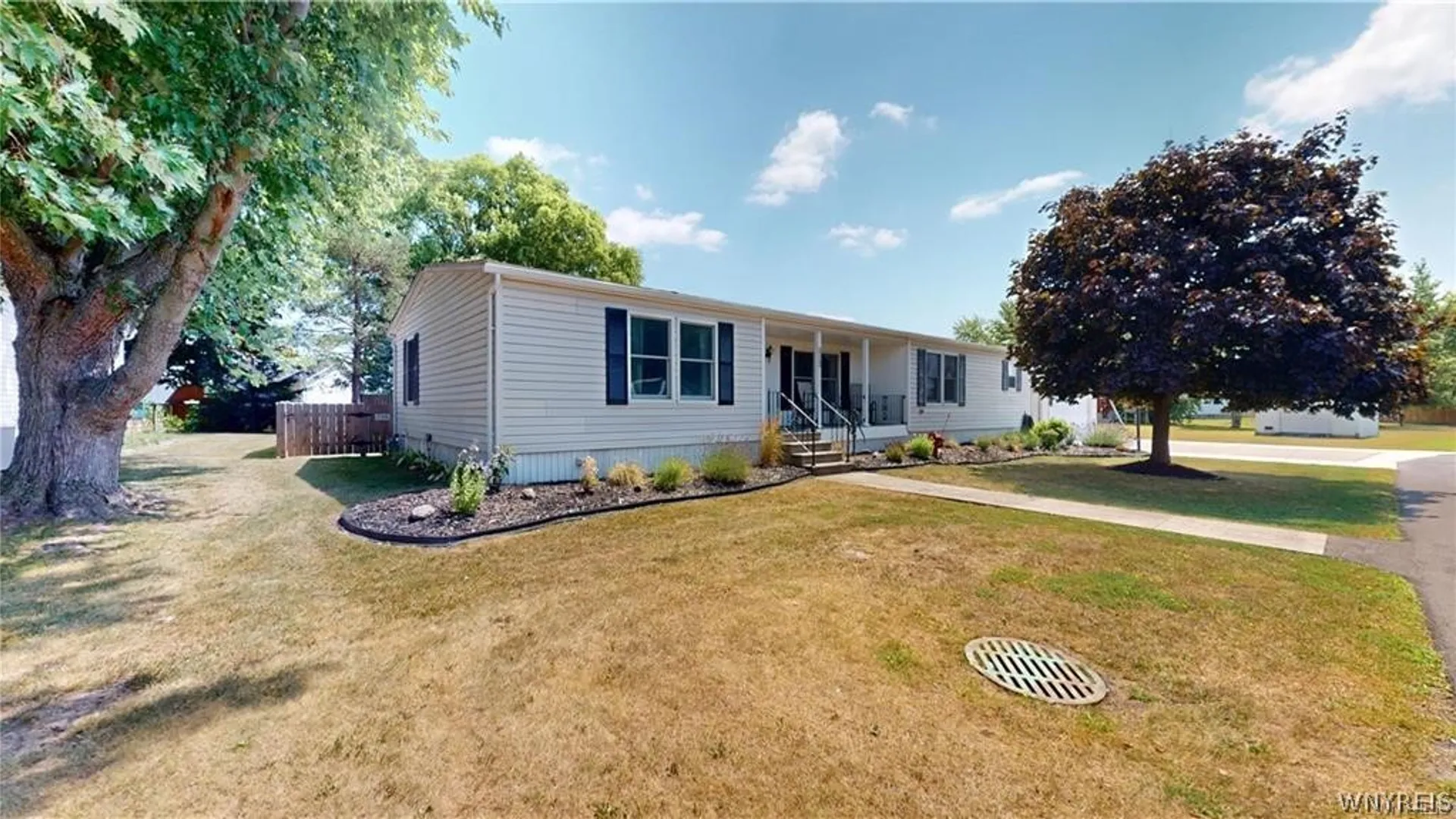 Property at 313 Applewood Drive, Lockport Town, NY 14094 3
