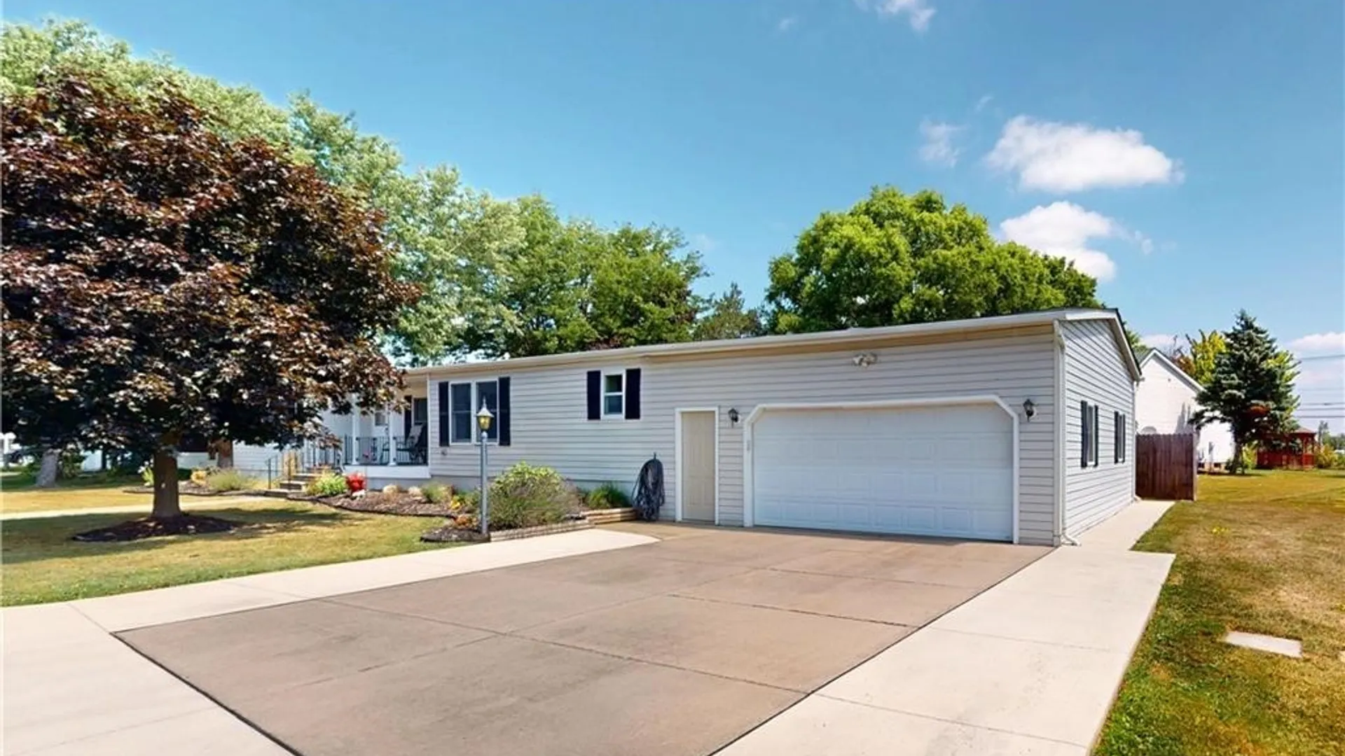 Property at 313 Applewood Drive, Lockport Town, NY 14094 4