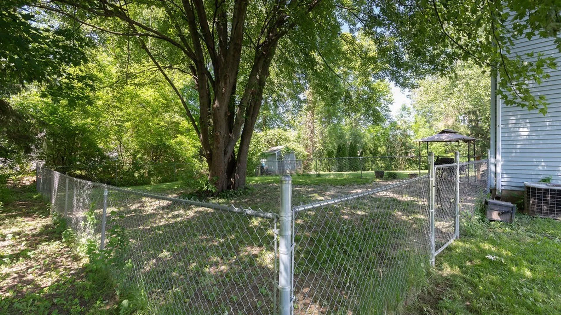 Property at 7091 Ourteds Circle, Clay, NY 13090 17