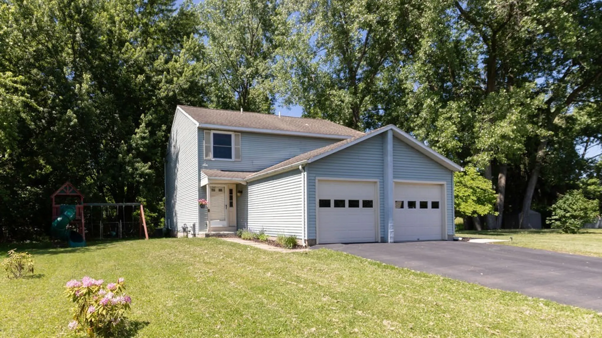Property at 7091 Ourteds Circle, Clay, NY 13090 24