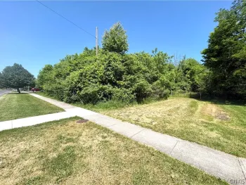 Oak Street, Auburn, NY 13021