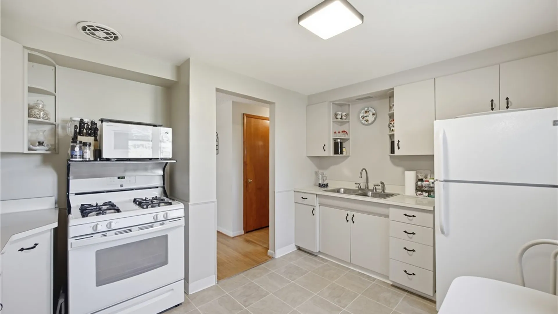 Property at 814 George Urban Boulevard, Cheektowaga, NY 14225 11