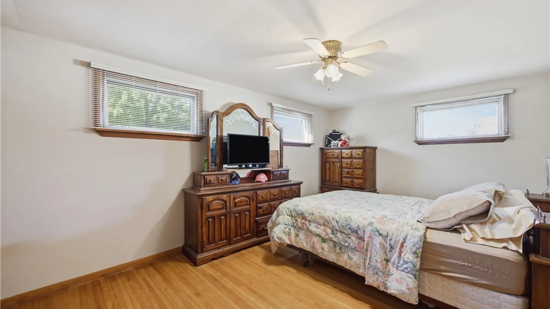Property at 814 George Urban Boulevard, Cheektowaga, NY 14225 12