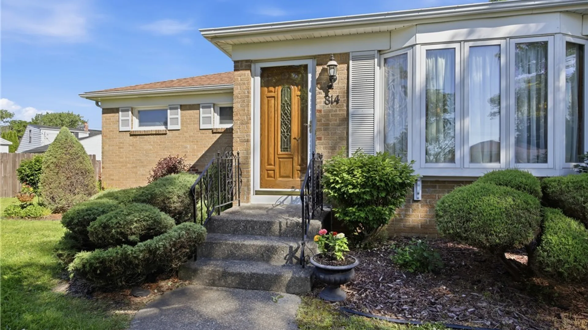 Property at 814 George Urban Boulevard, Cheektowaga, NY 14225 2