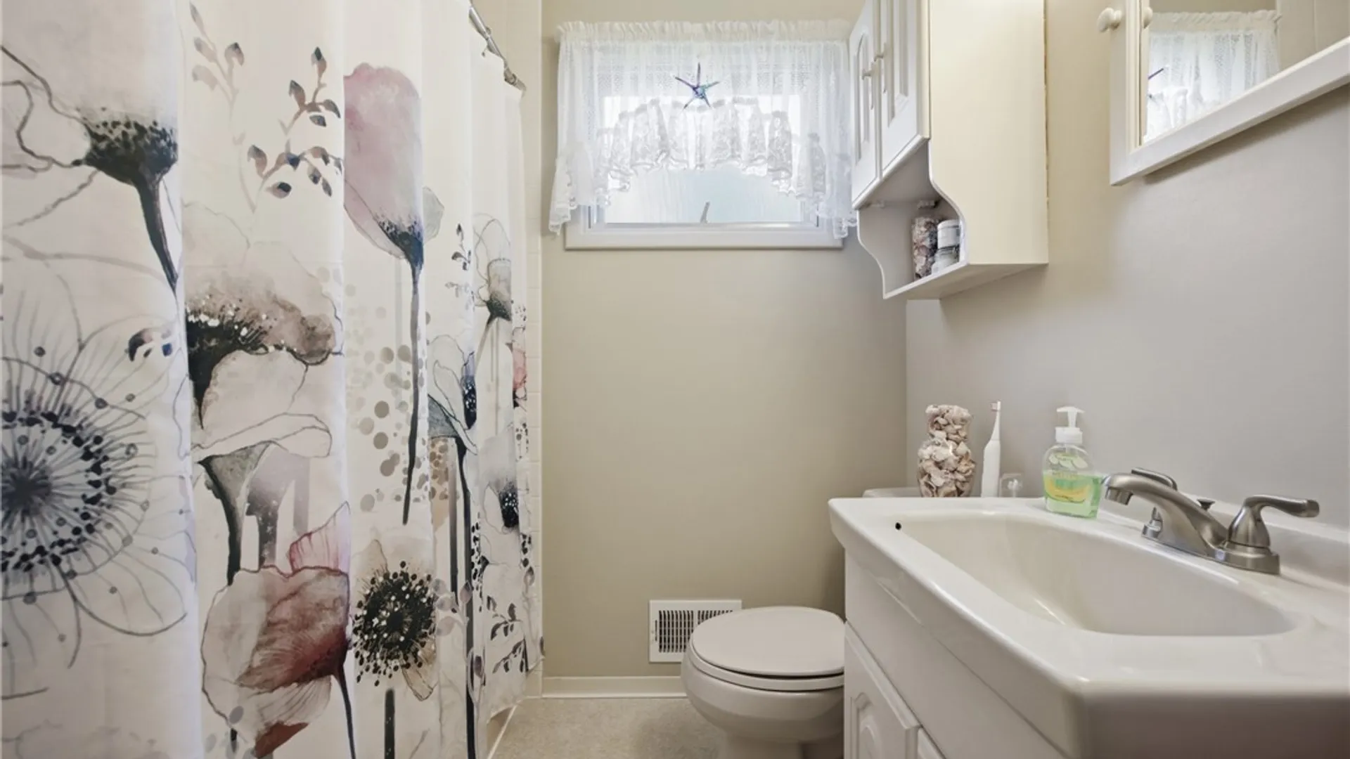 Property at 814 George Urban Boulevard, Cheektowaga, NY 14225 20