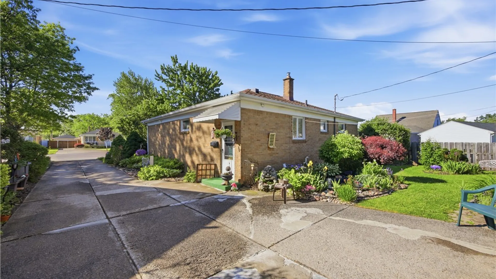 Property at 814 George Urban Boulevard, Cheektowaga, NY 14225 27