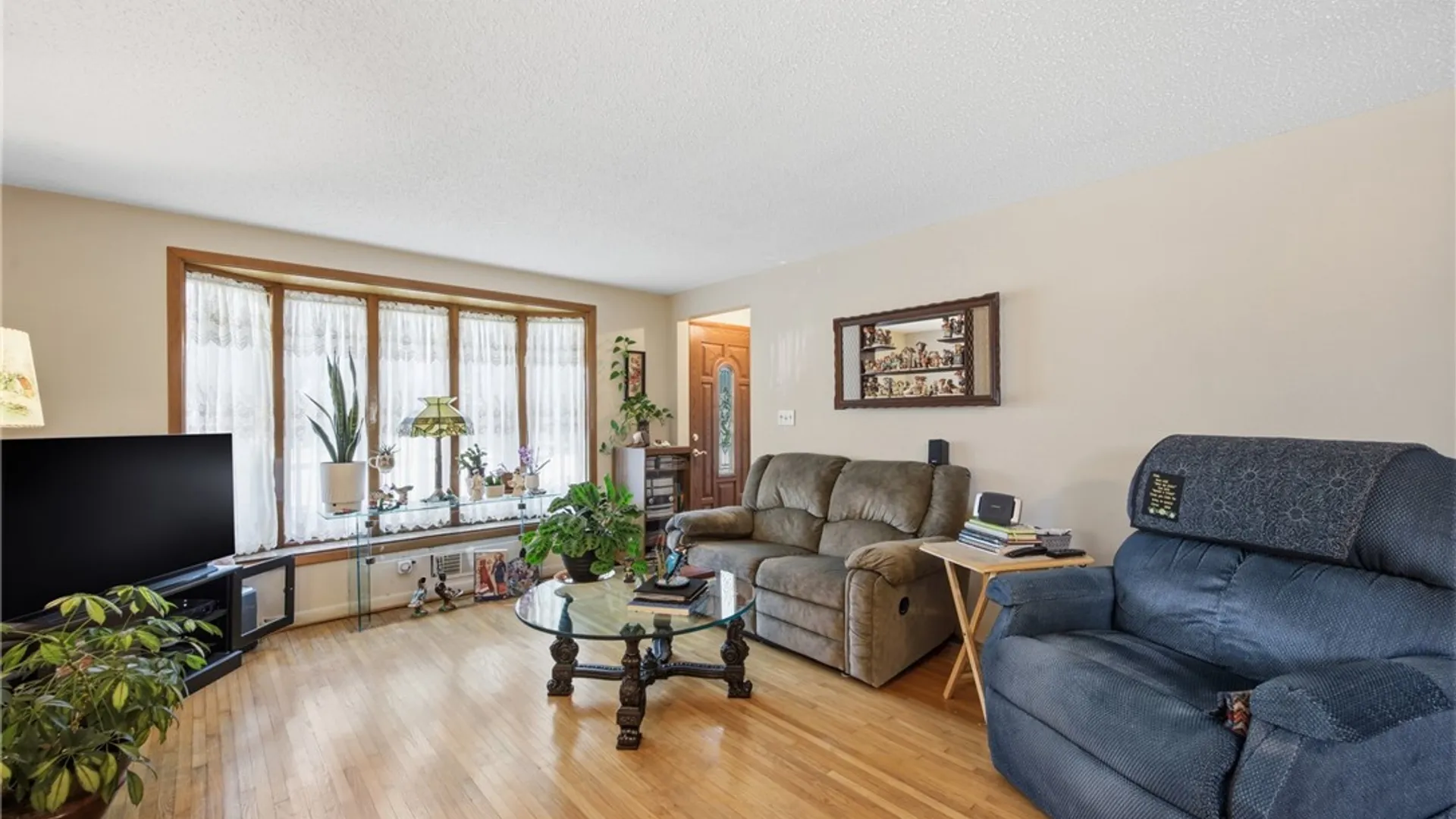 Property at 814 George Urban Boulevard, Cheektowaga, NY 14225 3