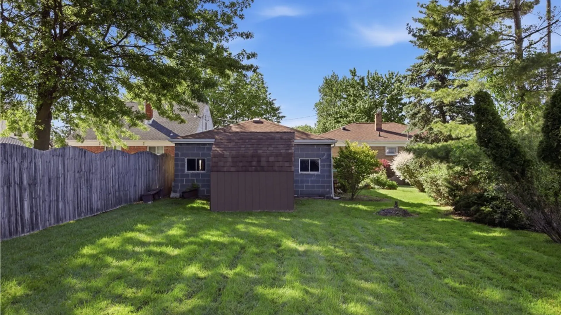 Property at 814 George Urban Boulevard, Cheektowaga, NY 14225 31