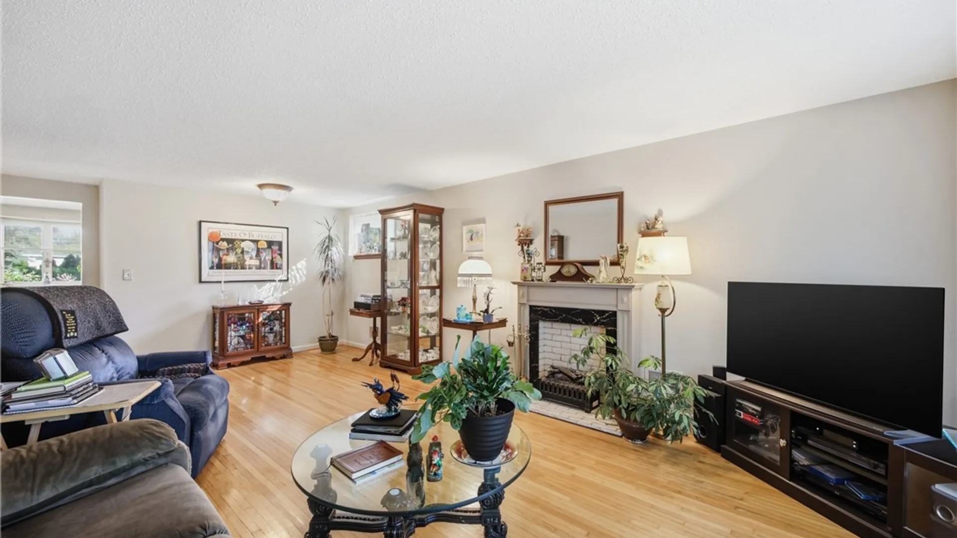 Property at 814 George Urban Boulevard, Cheektowaga, NY 14225 4