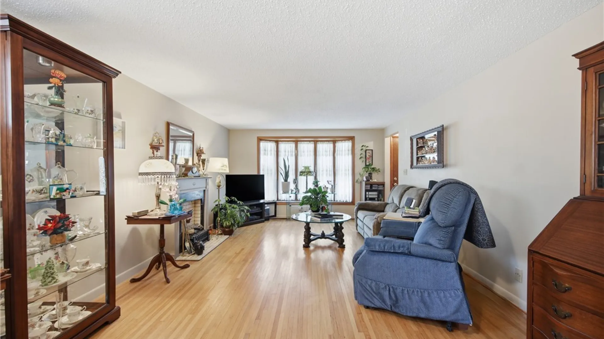 Property at 814 George Urban Boulevard, Cheektowaga, NY 14225 7