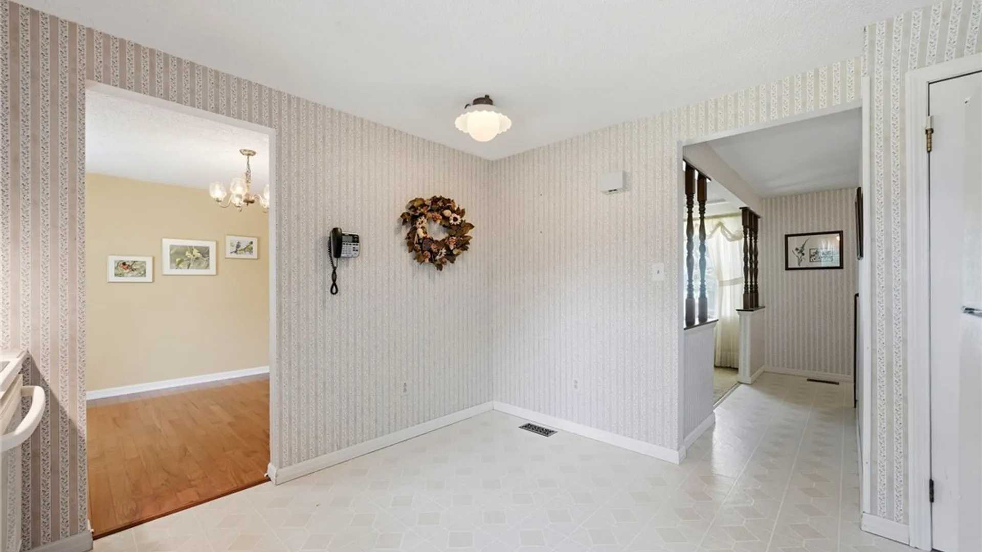 Property at 173 Roycroft Dr, West Seneca, NY 14224 10