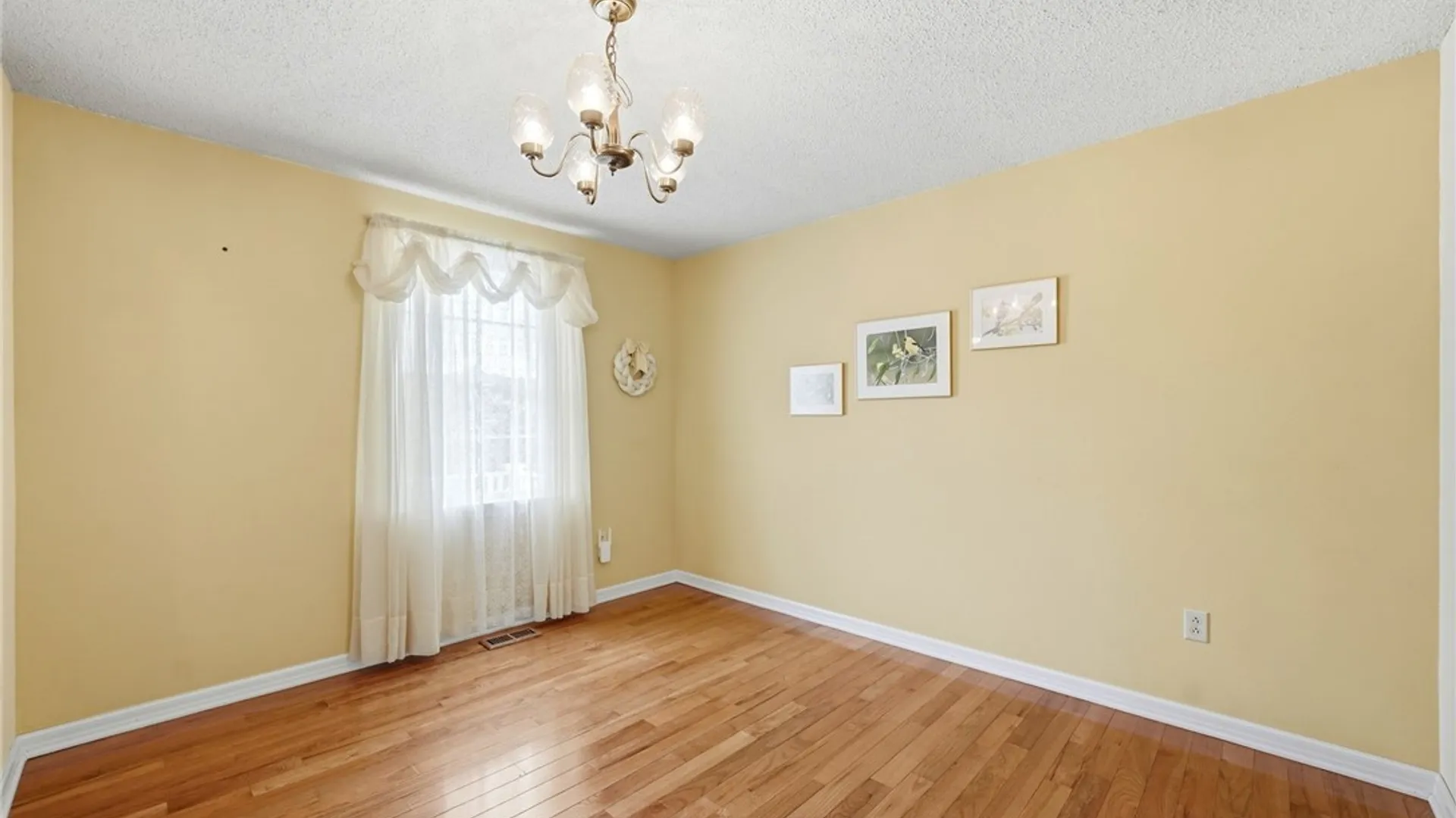 Property at 173 Roycroft Dr, West Seneca, NY 14224 11