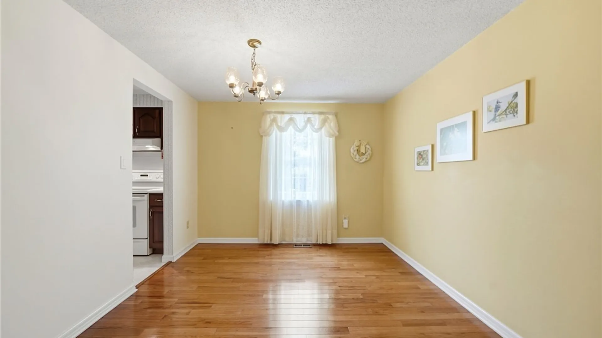 Property at 173 Roycroft Dr, West Seneca, NY 14224 12