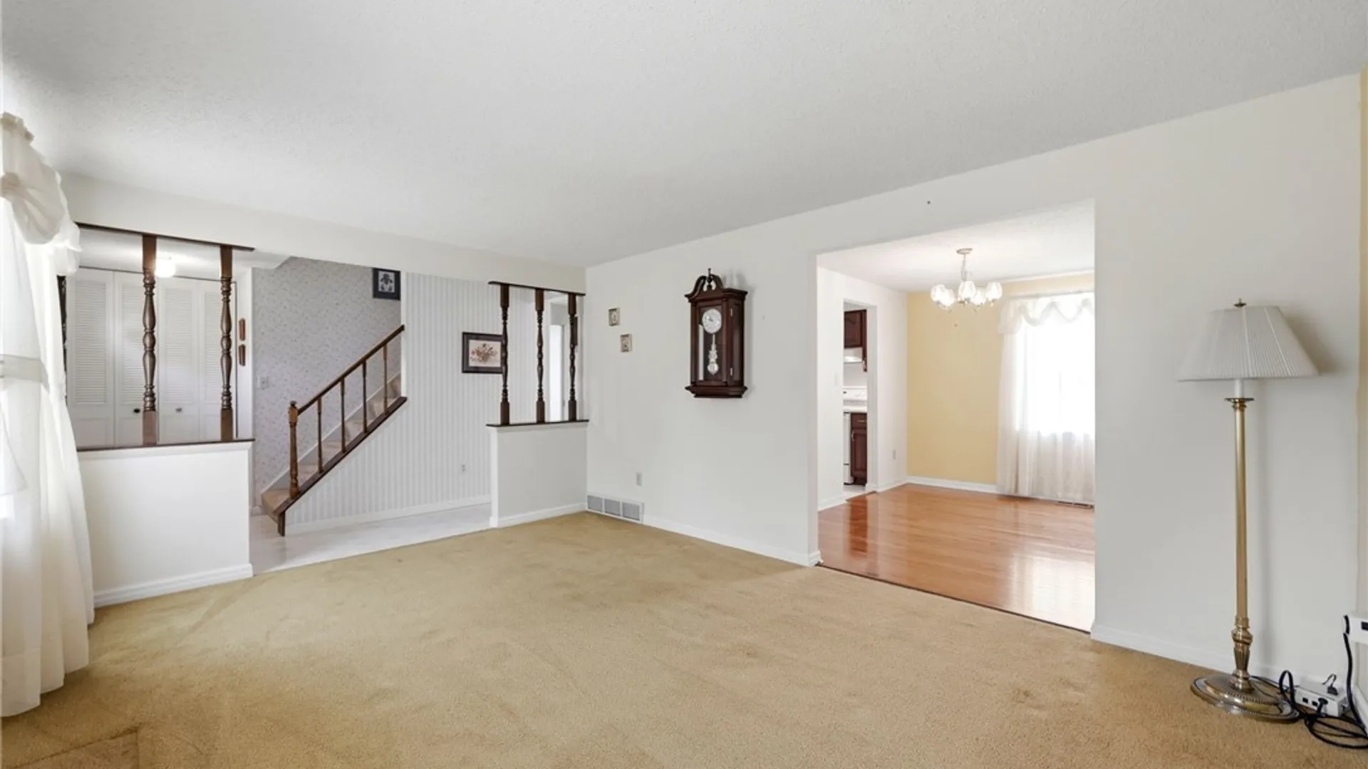 Property at 173 Roycroft Dr, West Seneca, NY 14224 14