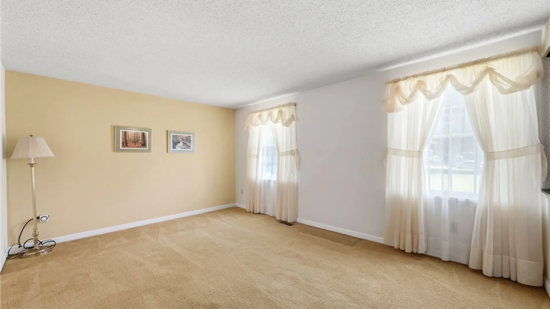 Property at 173 Roycroft Dr, West Seneca, NY 14224 15