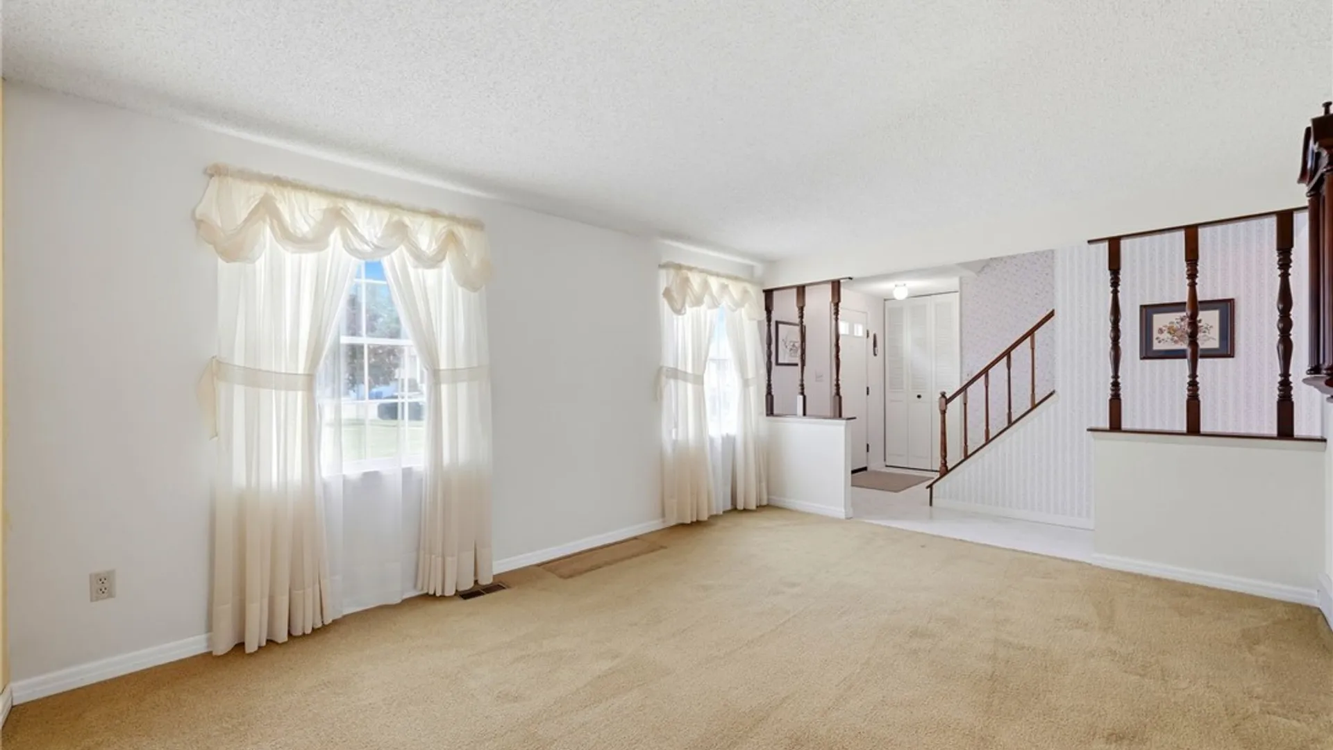 Property at 173 Roycroft Dr, West Seneca, NY 14224 16
