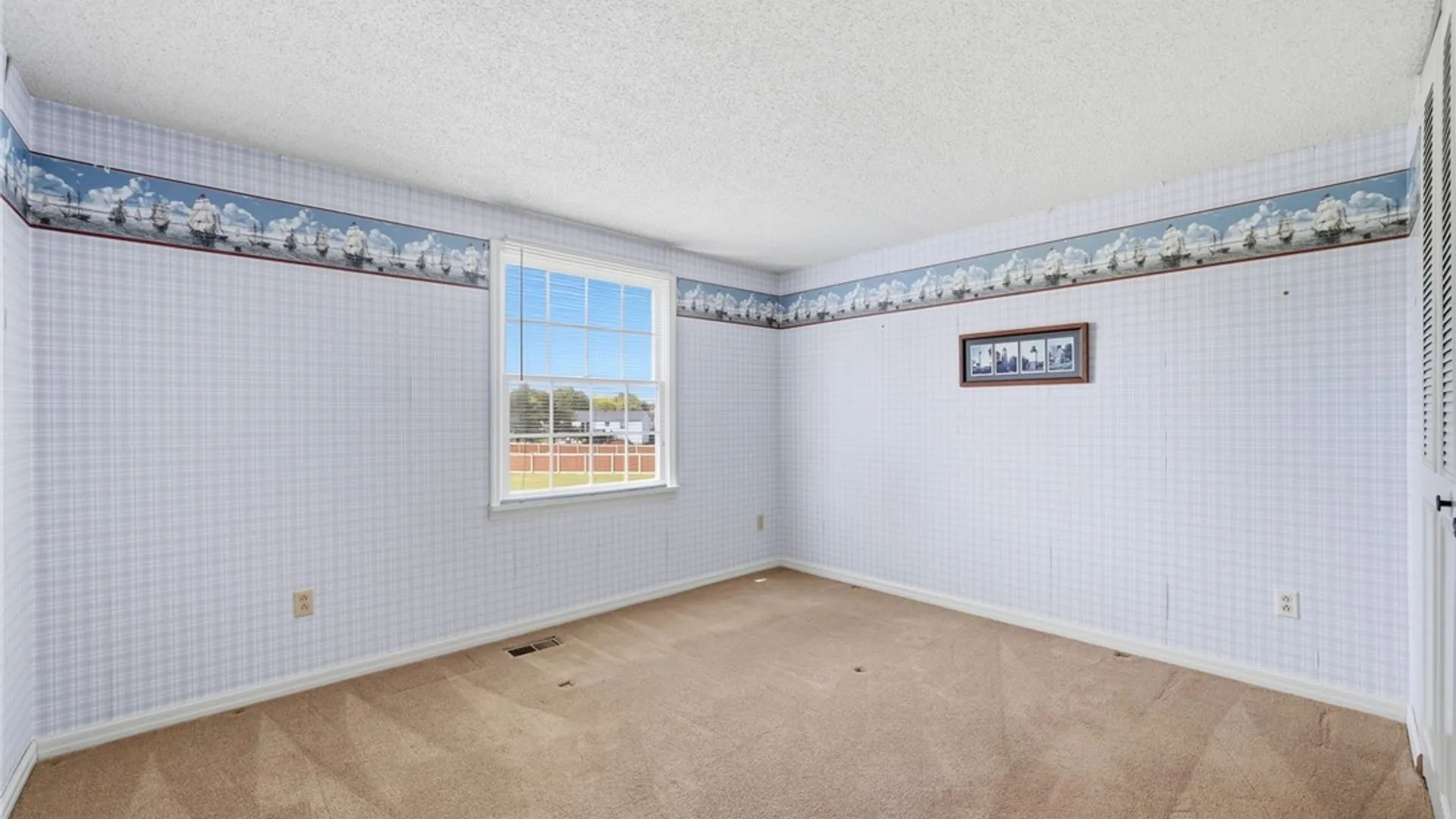 Property at 173 Roycroft Dr, West Seneca, NY 14224 26