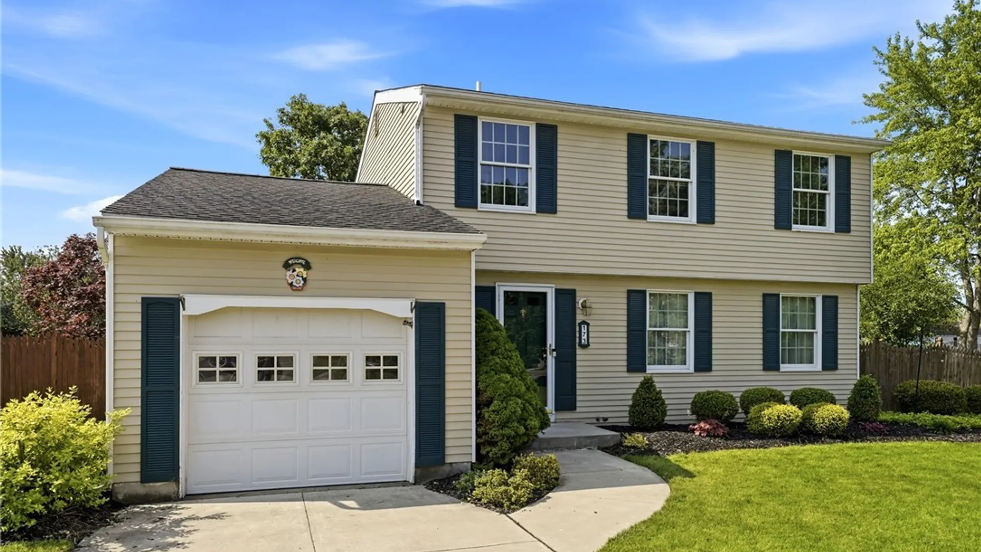 Property at 173 Roycroft Dr, West Seneca, NY 14224 3