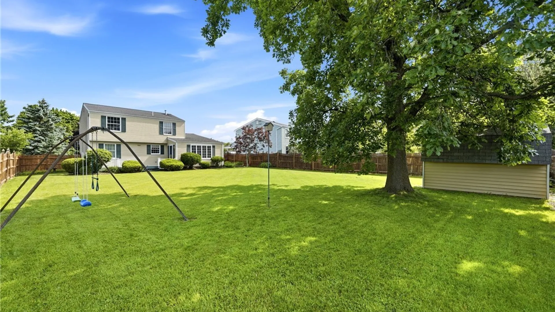 Property at 173 Roycroft Dr, West Seneca, NY 14224 37