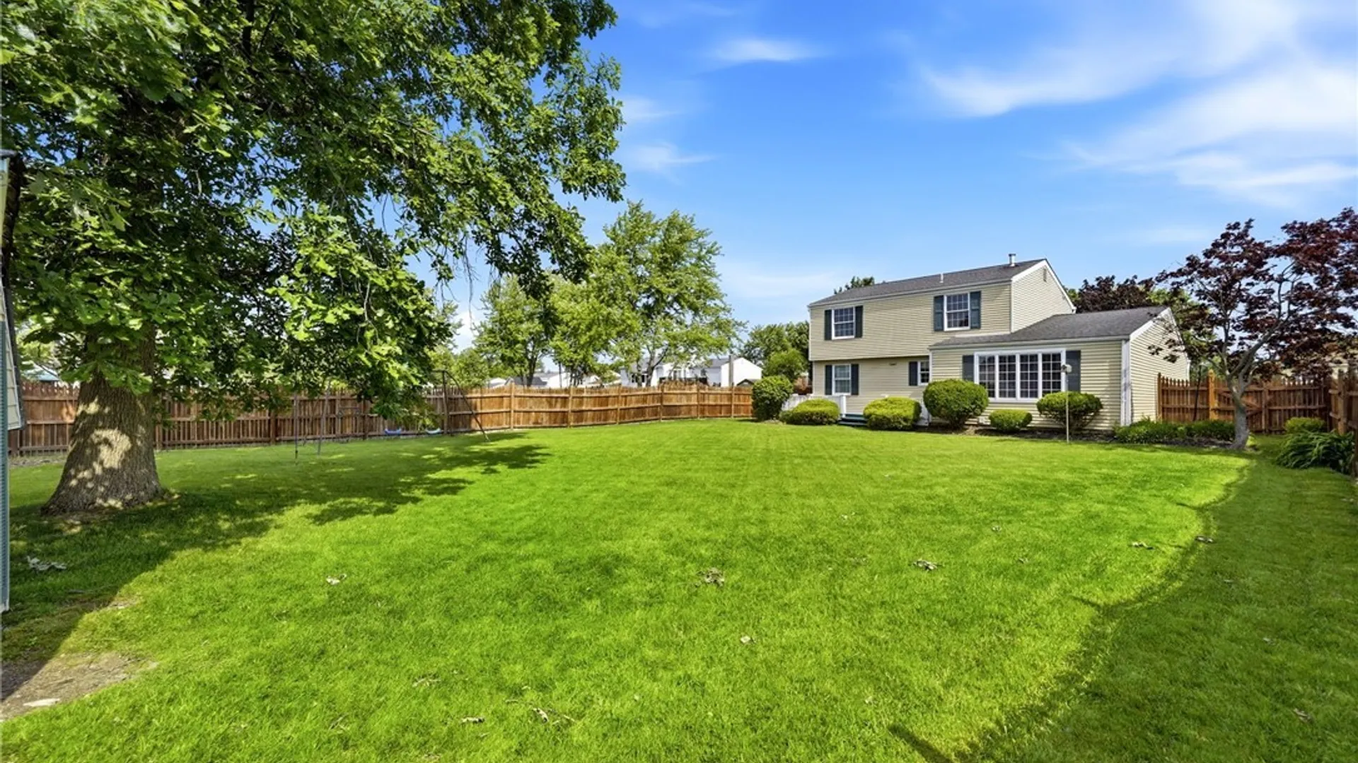 Property at 173 Roycroft Dr, West Seneca, NY 14224 38