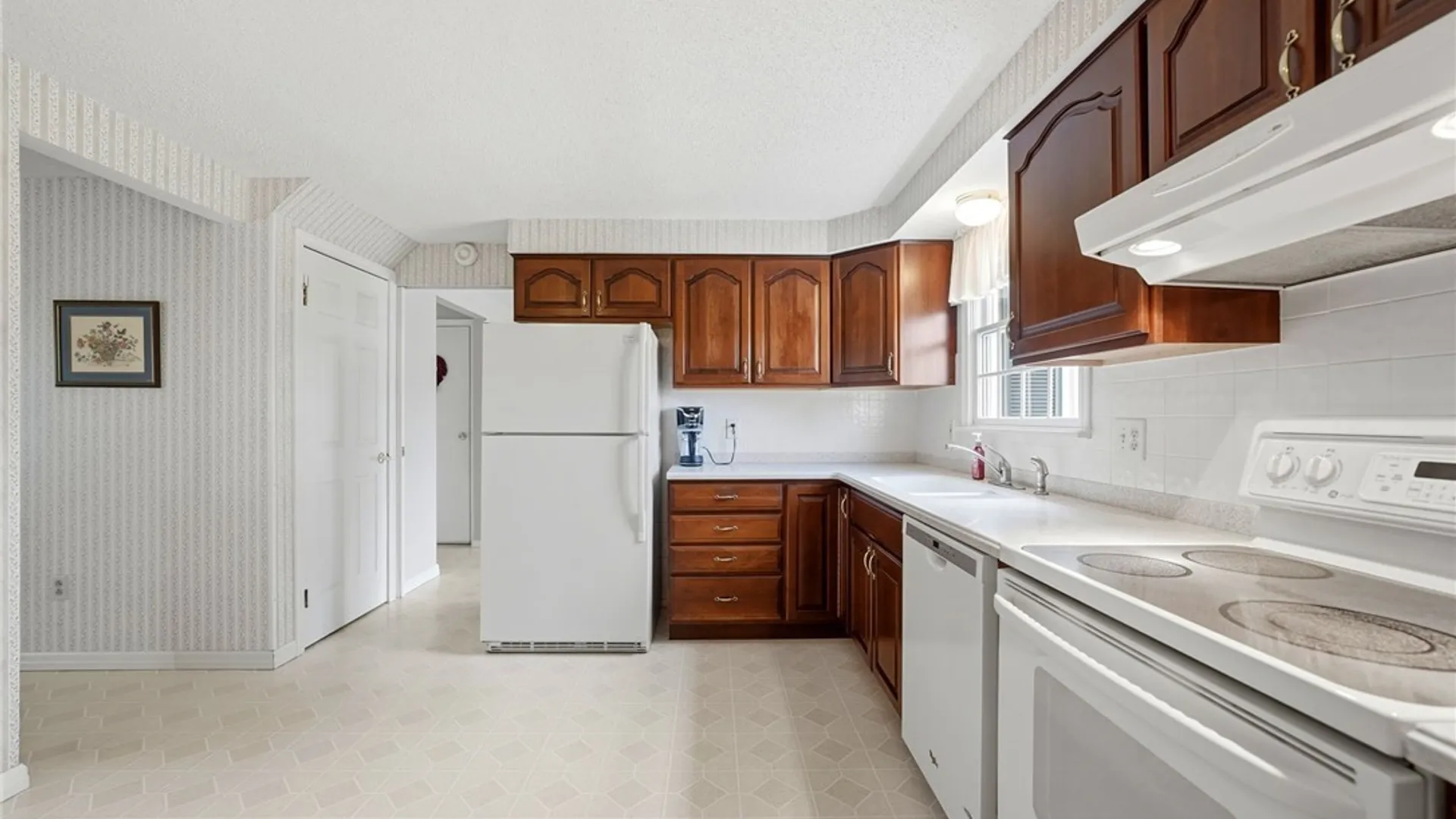 Property at 173 Roycroft Dr, West Seneca, NY 14224 6