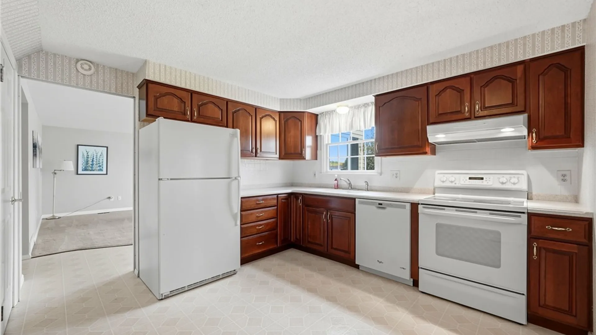 Property at 173 Roycroft Dr, West Seneca, NY 14224 8