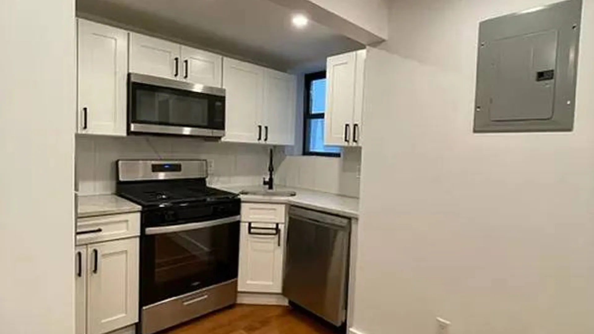 Property at 69 6th Ave, Brooklyn, NY 11217 4