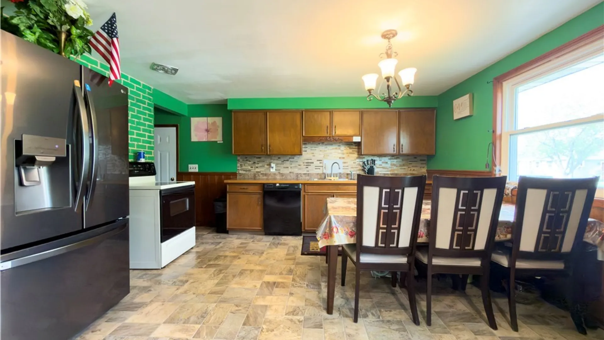 Property at 26 Caroline Lane, Cheektowaga, NY 14043 6
