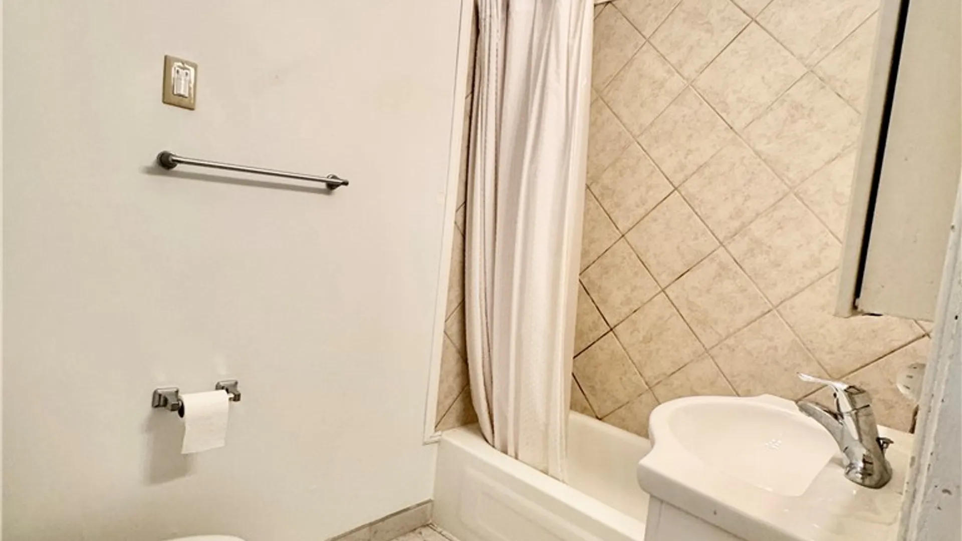 Property at 330 S Goodman Street, Rochester, NY 14607 10