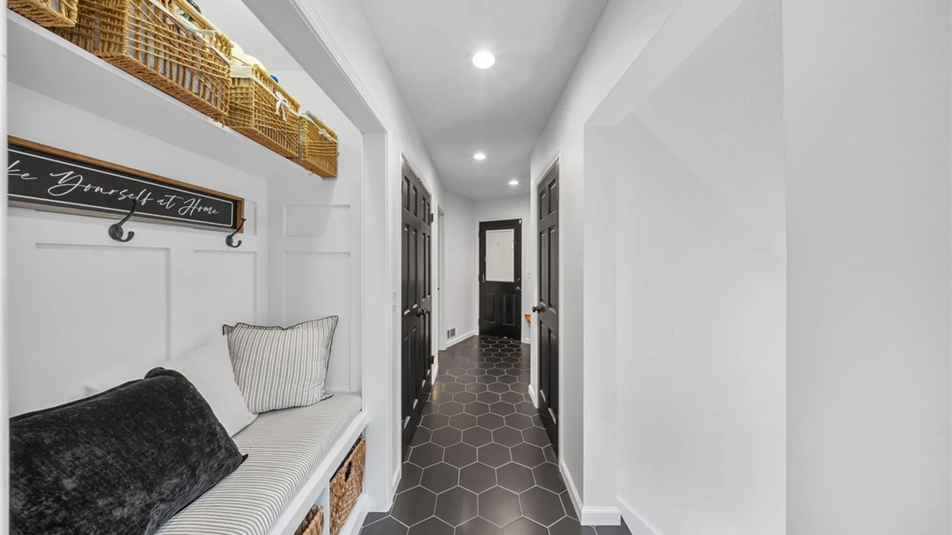 Property at 25 Country Wood Lndg, Greece, NY 14626 19